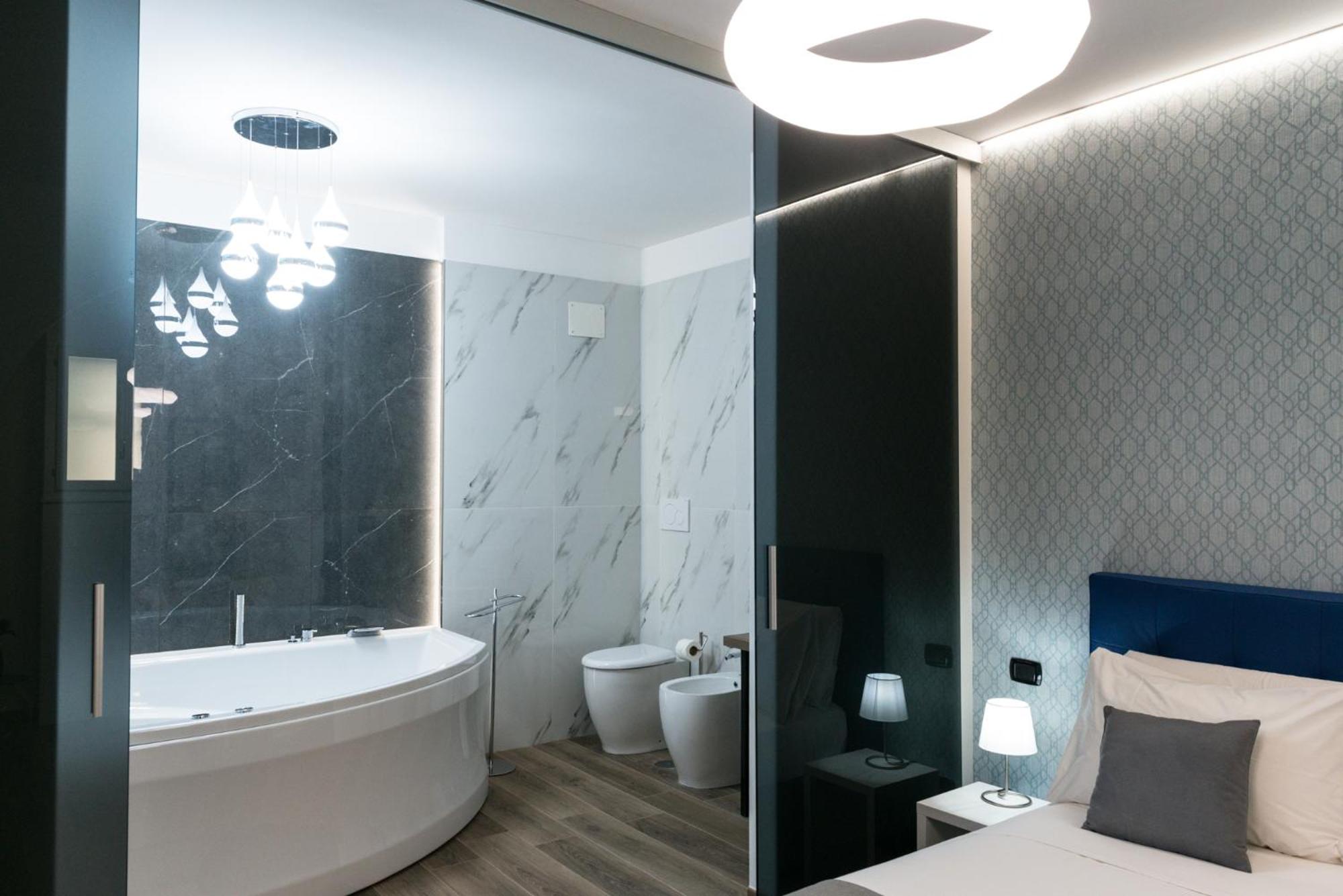Suite With Hot Tub photo 2