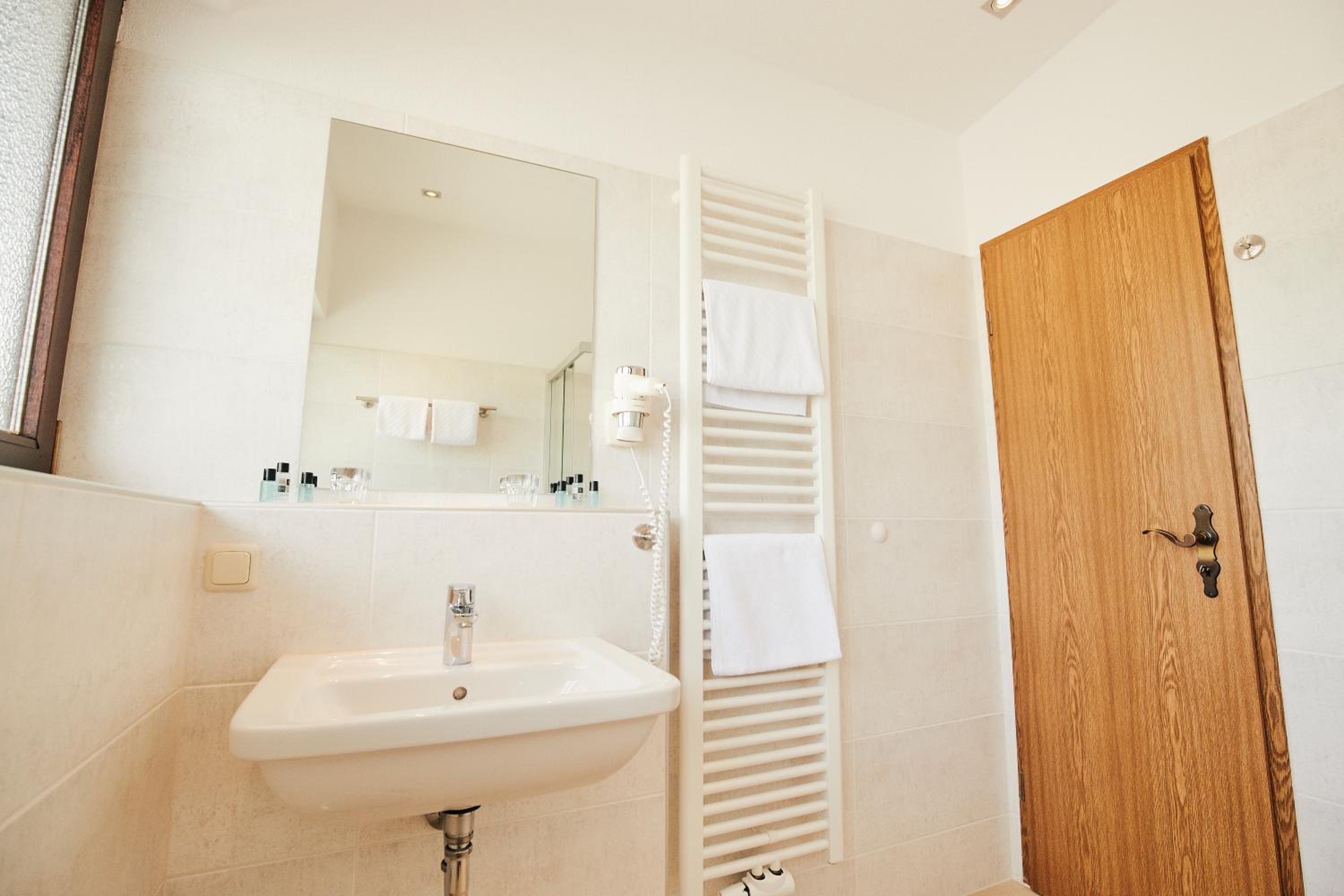 Double or Twin Room - Photo 2
