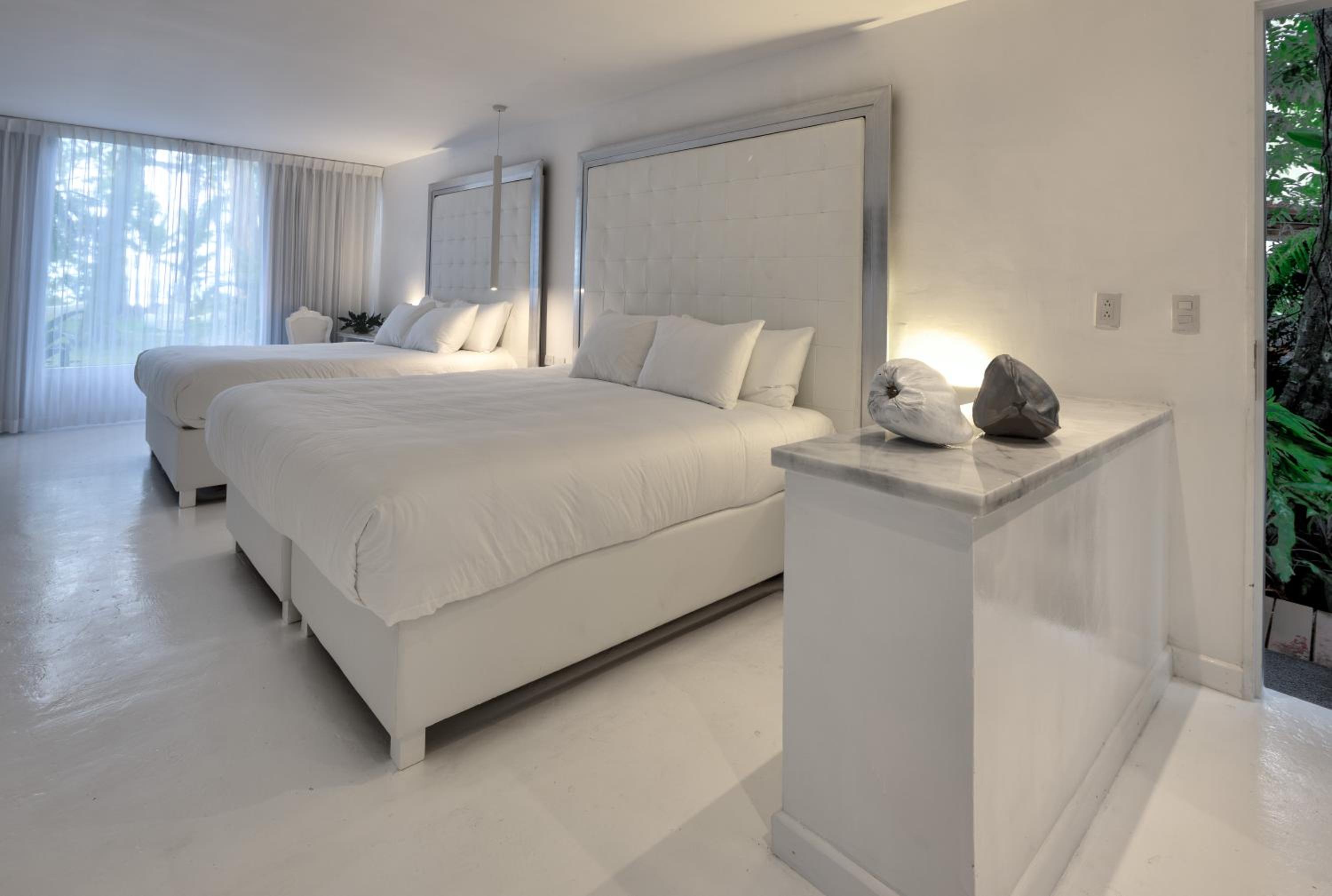 Ocean Front Suite - Photo 5