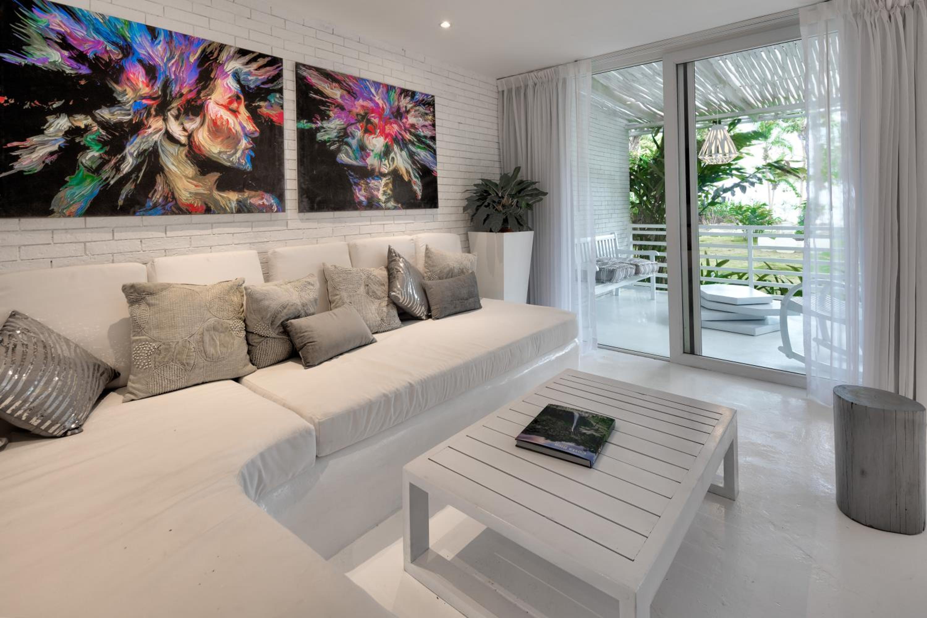 Ocean Front Suite - Photo 8