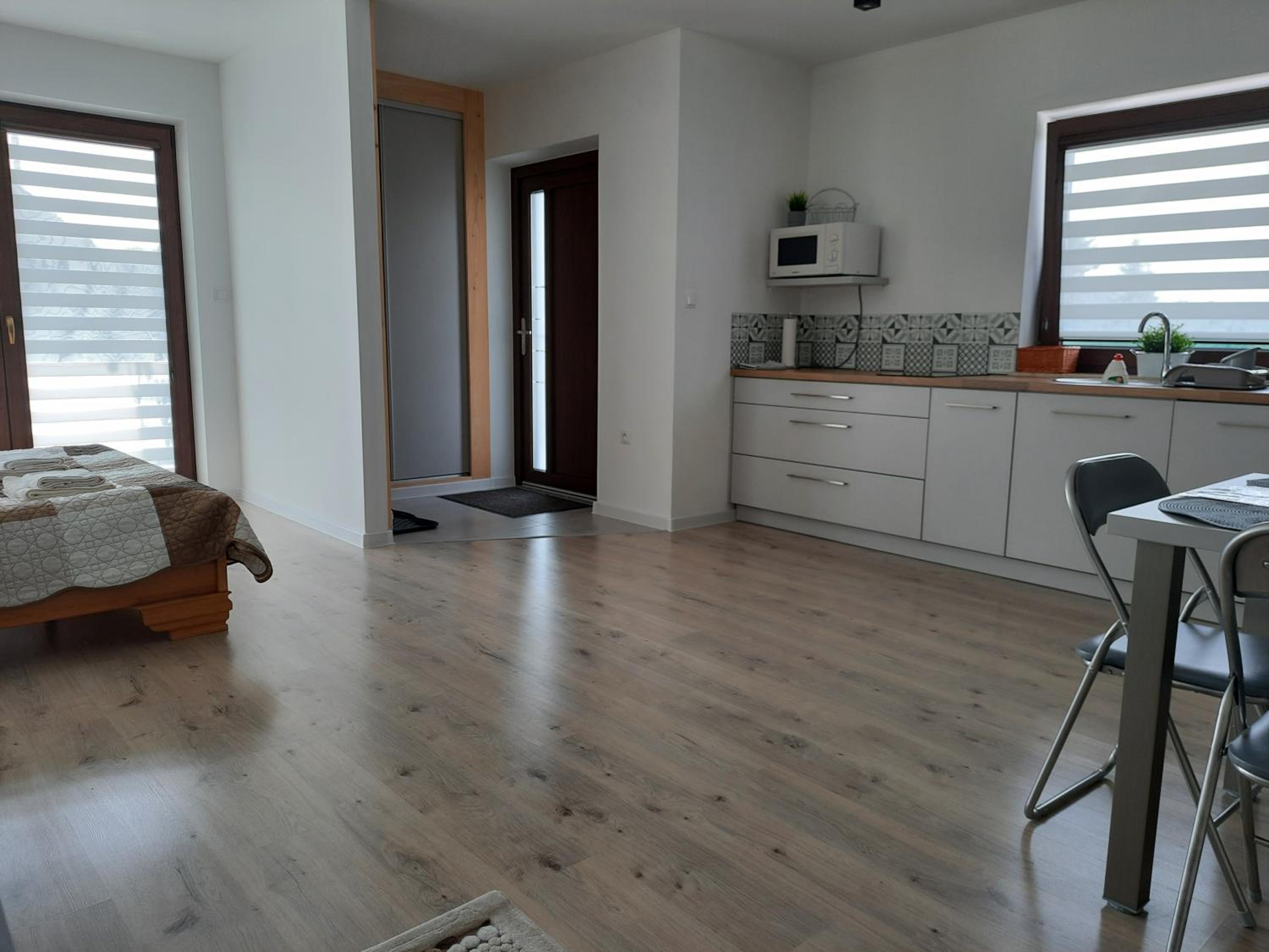 Studio Apartment - Photo 4