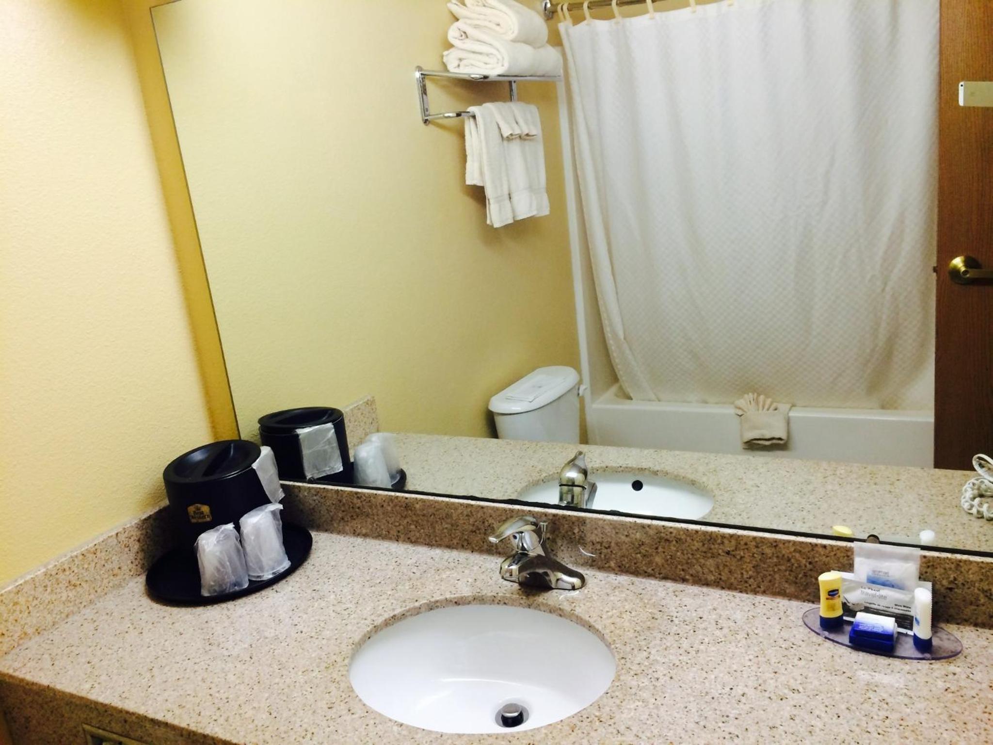 King Suite with Sofa Bed - Non-Smoking photo 2