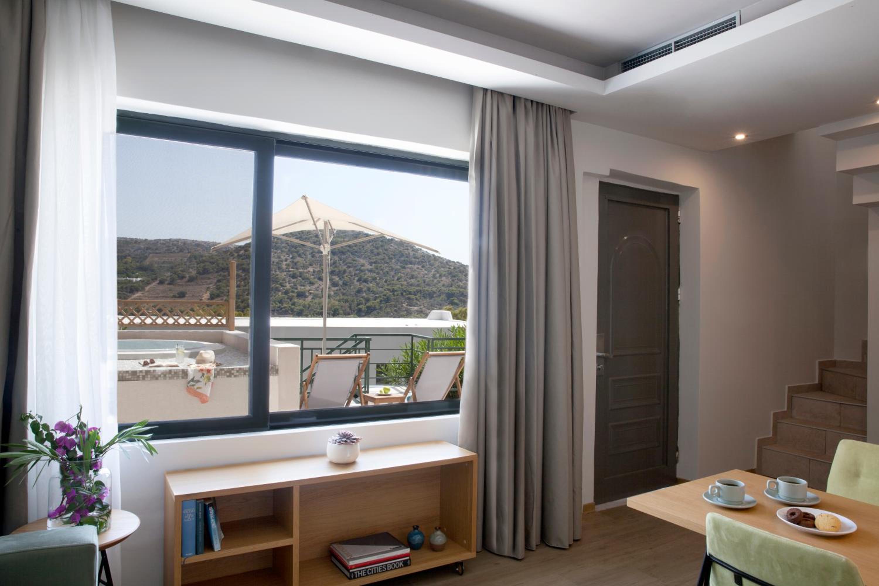 Executive Maisonette Sea View with Hot Tub