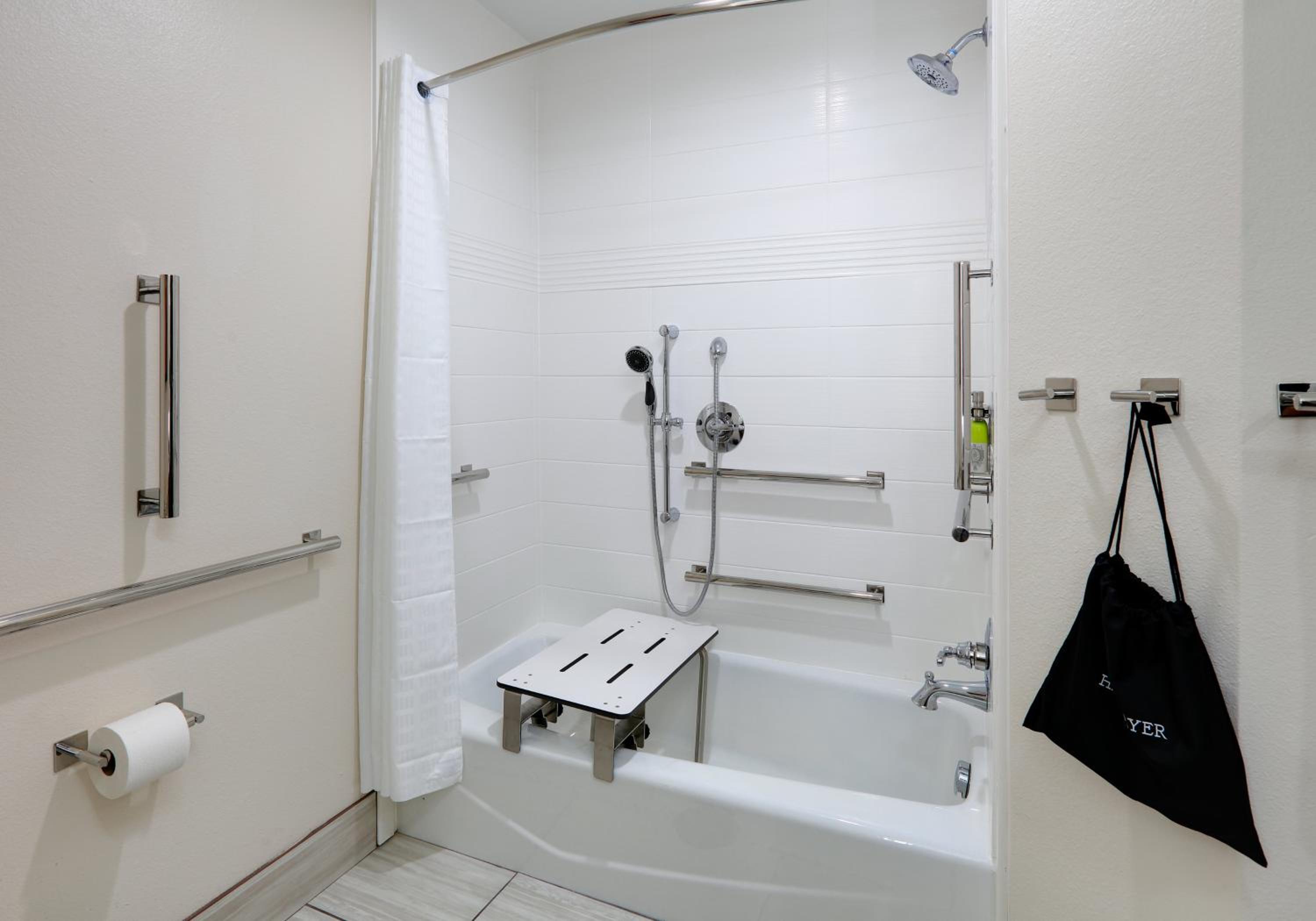 King Studio Suite - Disability Access Tub/Non-Smoking - Photo 3