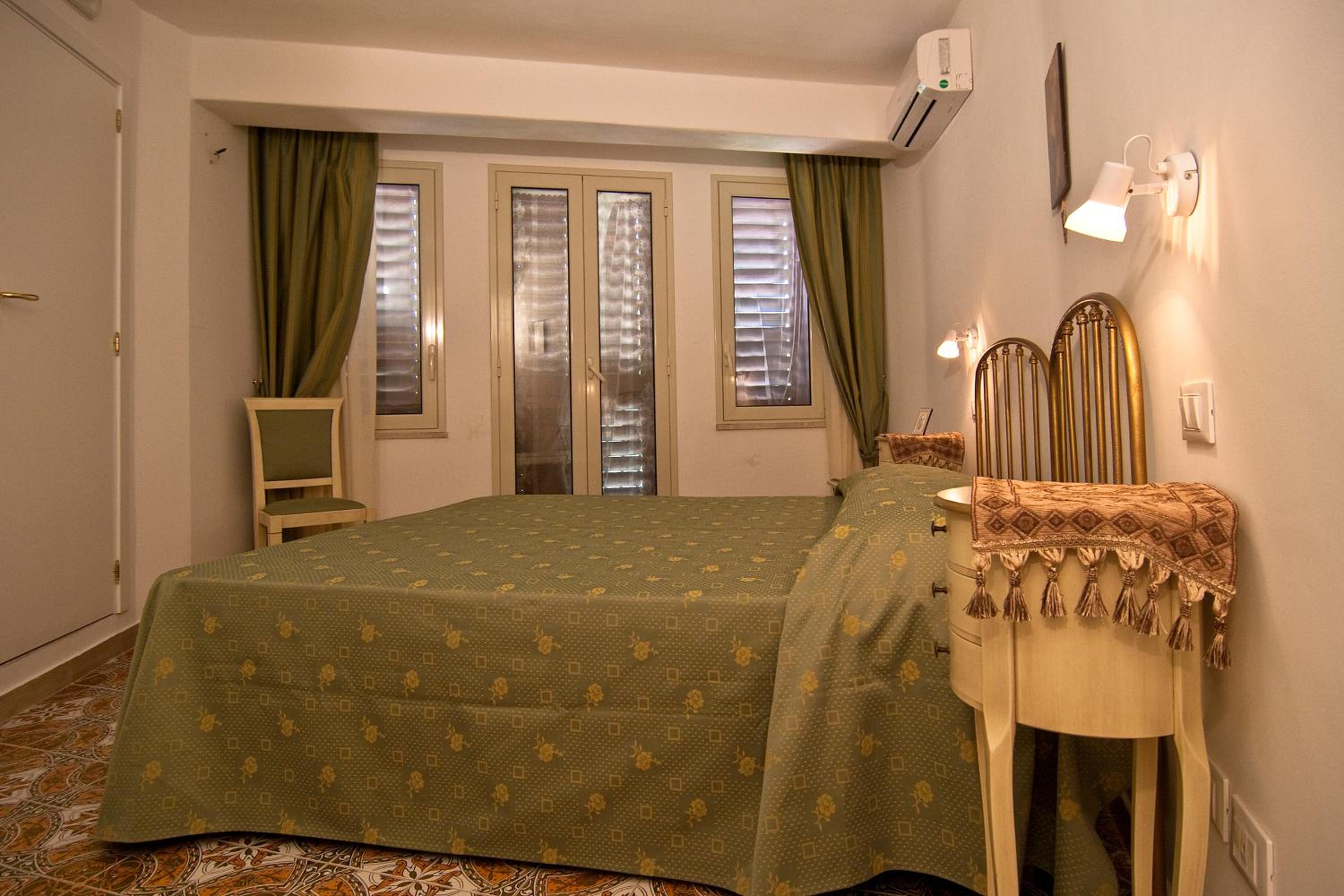 Comfort Double or Twin Room with Sea View photo 2