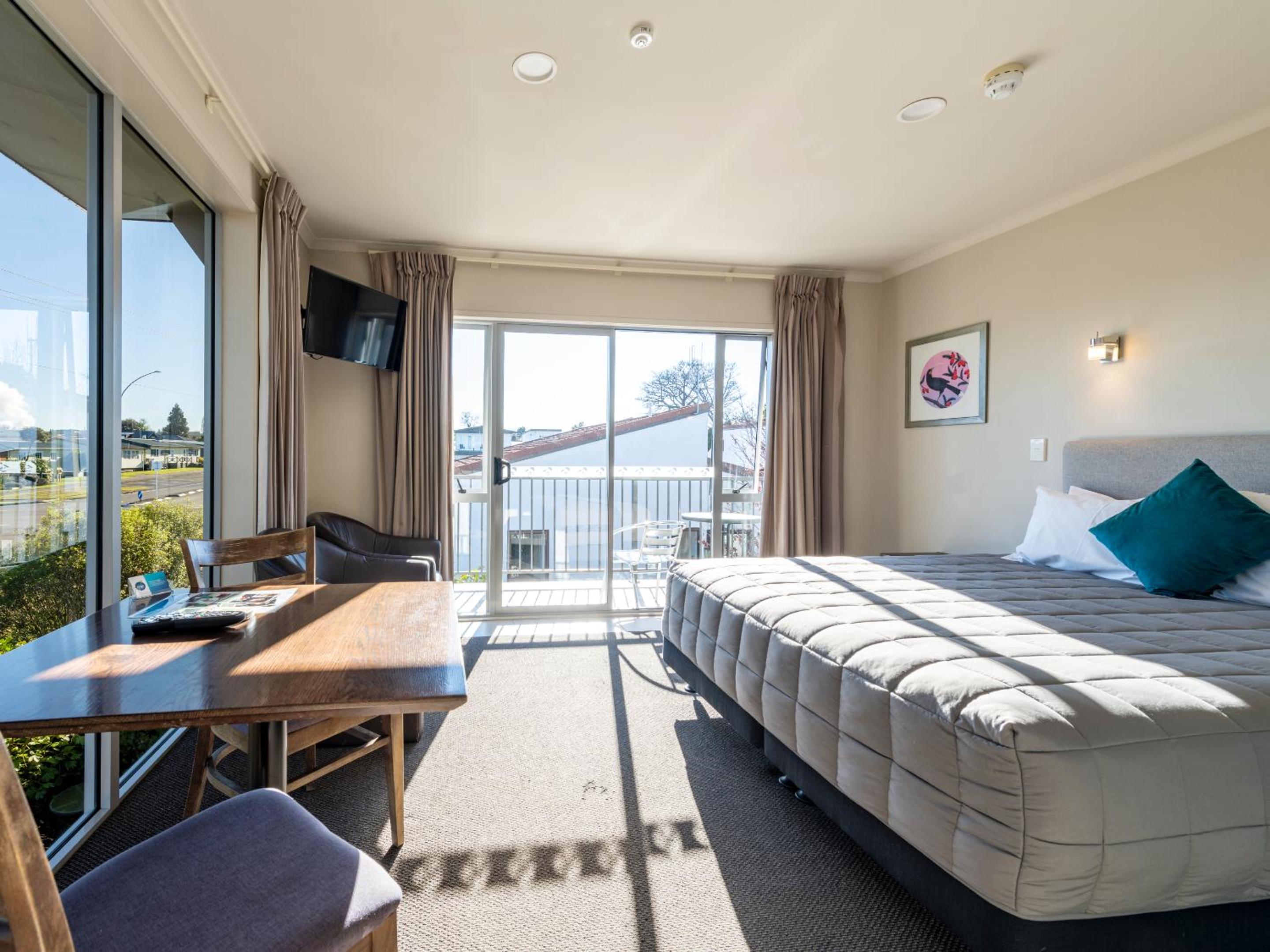 One-Bedroom Apartment - Photo 1