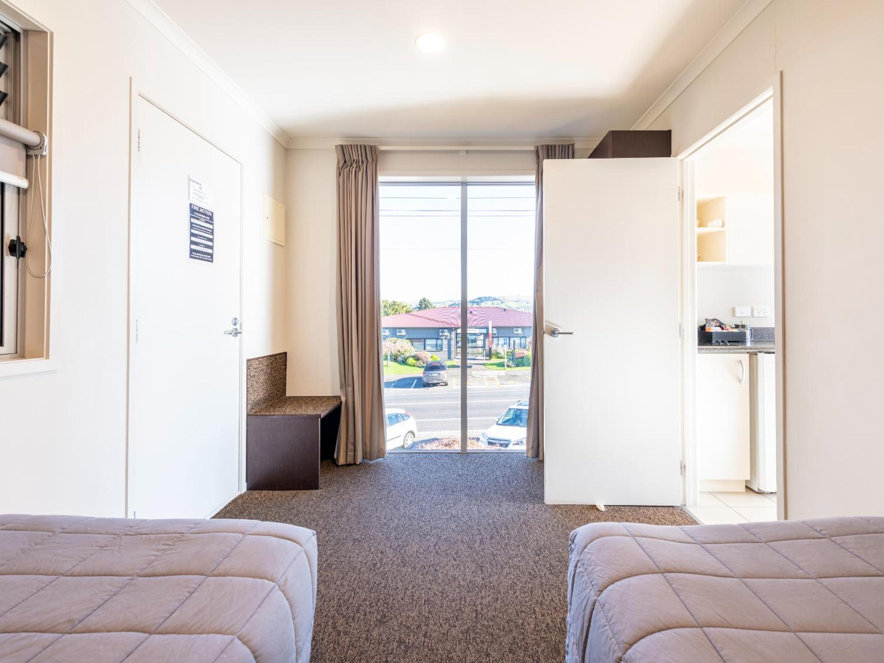 One-Bedroom Apartment - Photo 11