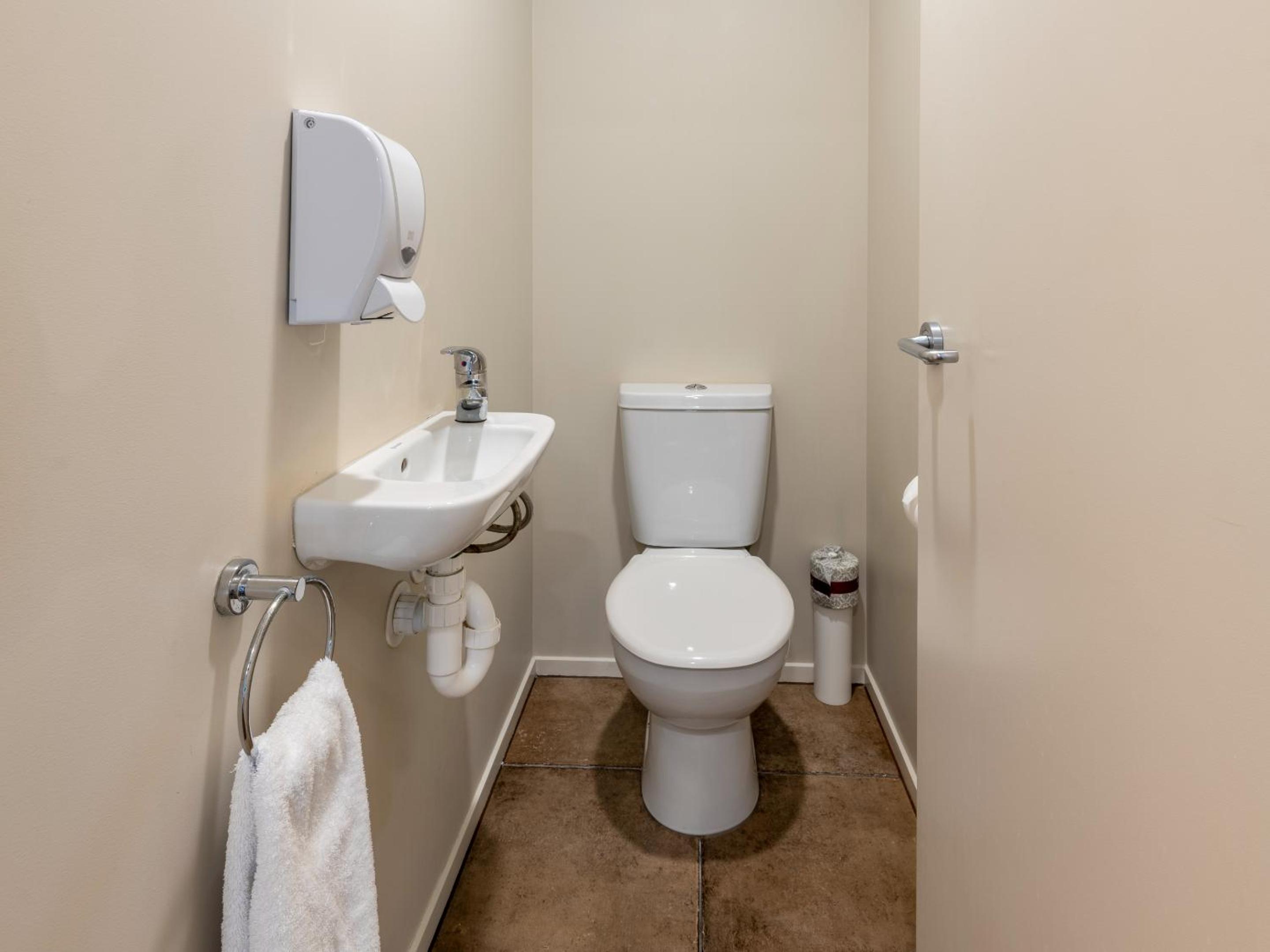 Luxury Two-Bedroom Suite - Photo 6