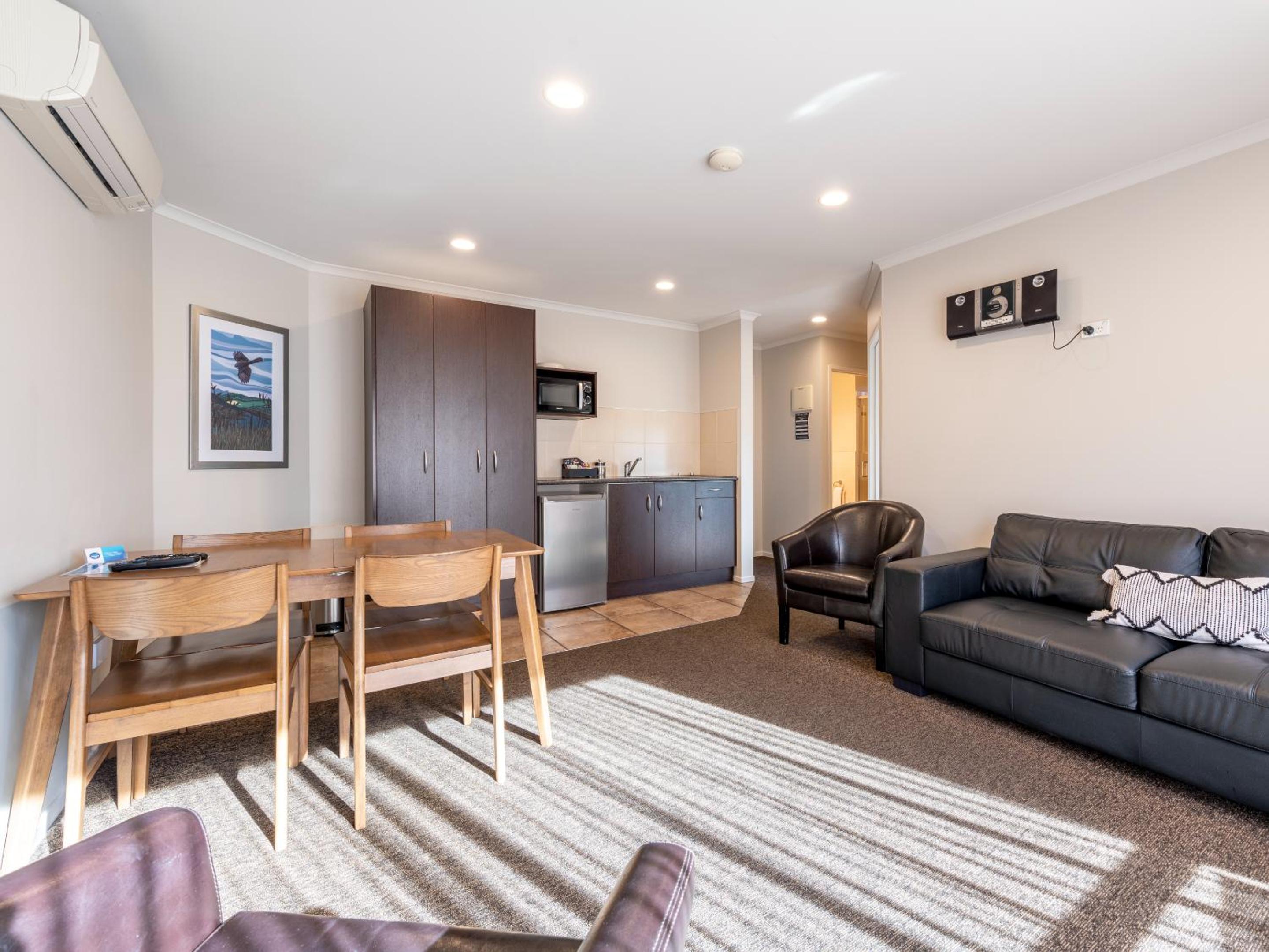 Luxury Two-Bedroom Suite - Photo 9