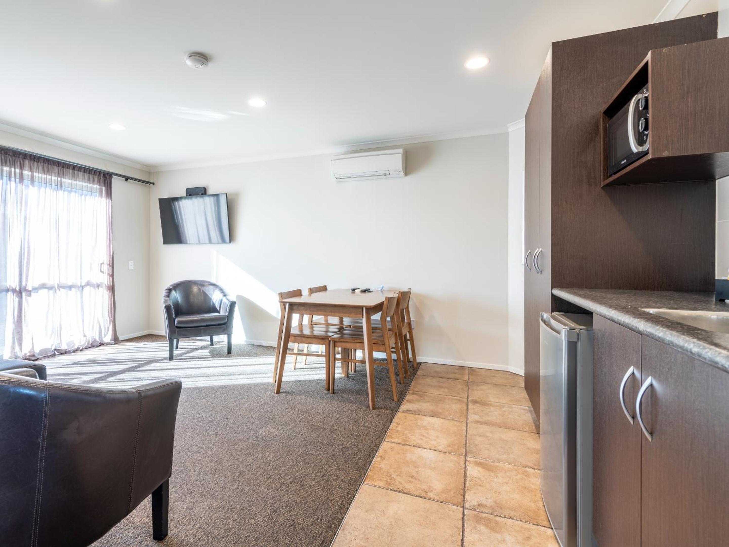 Luxury Two-Bedroom Suite - Photo 10