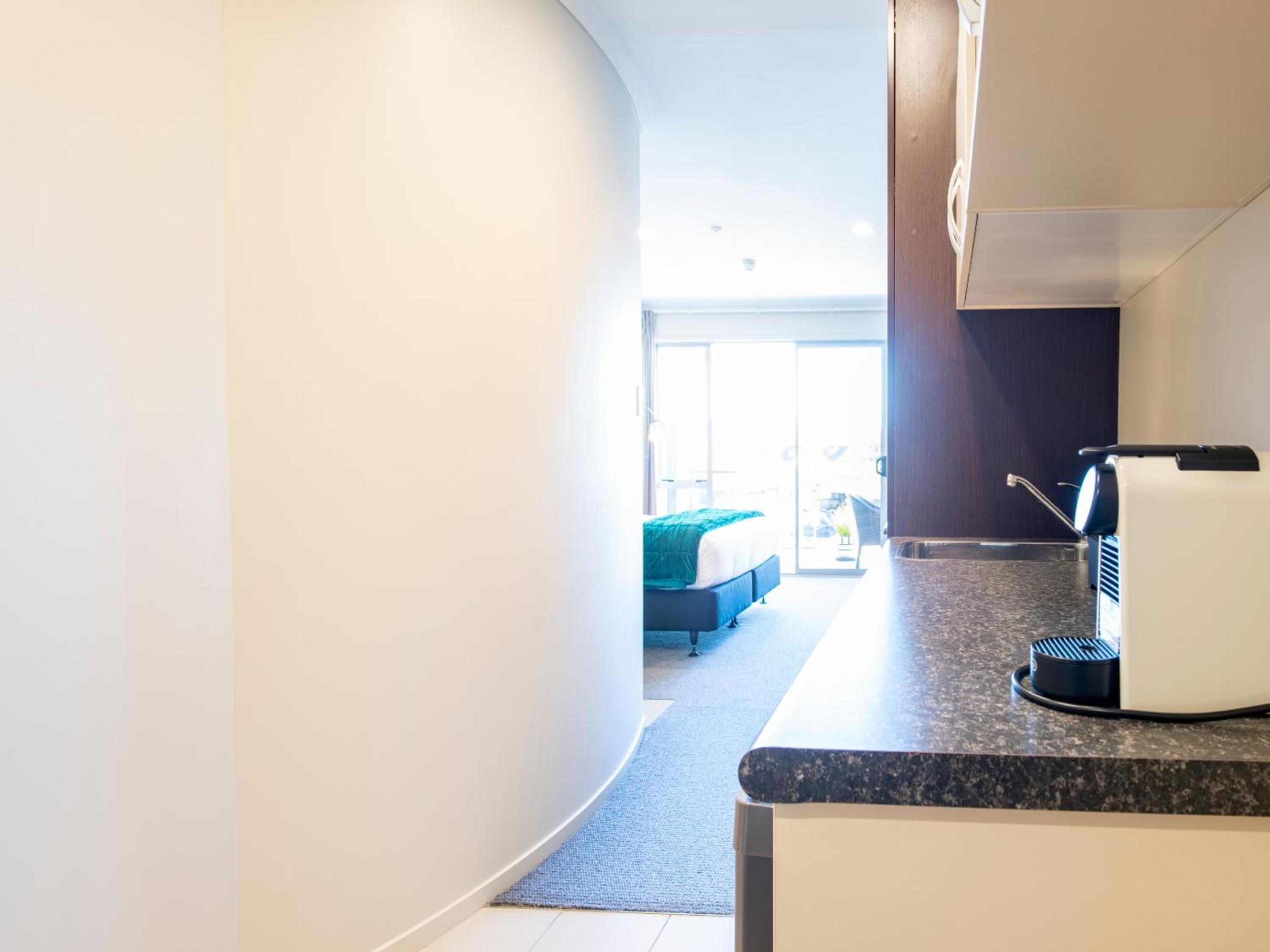Luxury Suite with Spa Bath - Photo 12