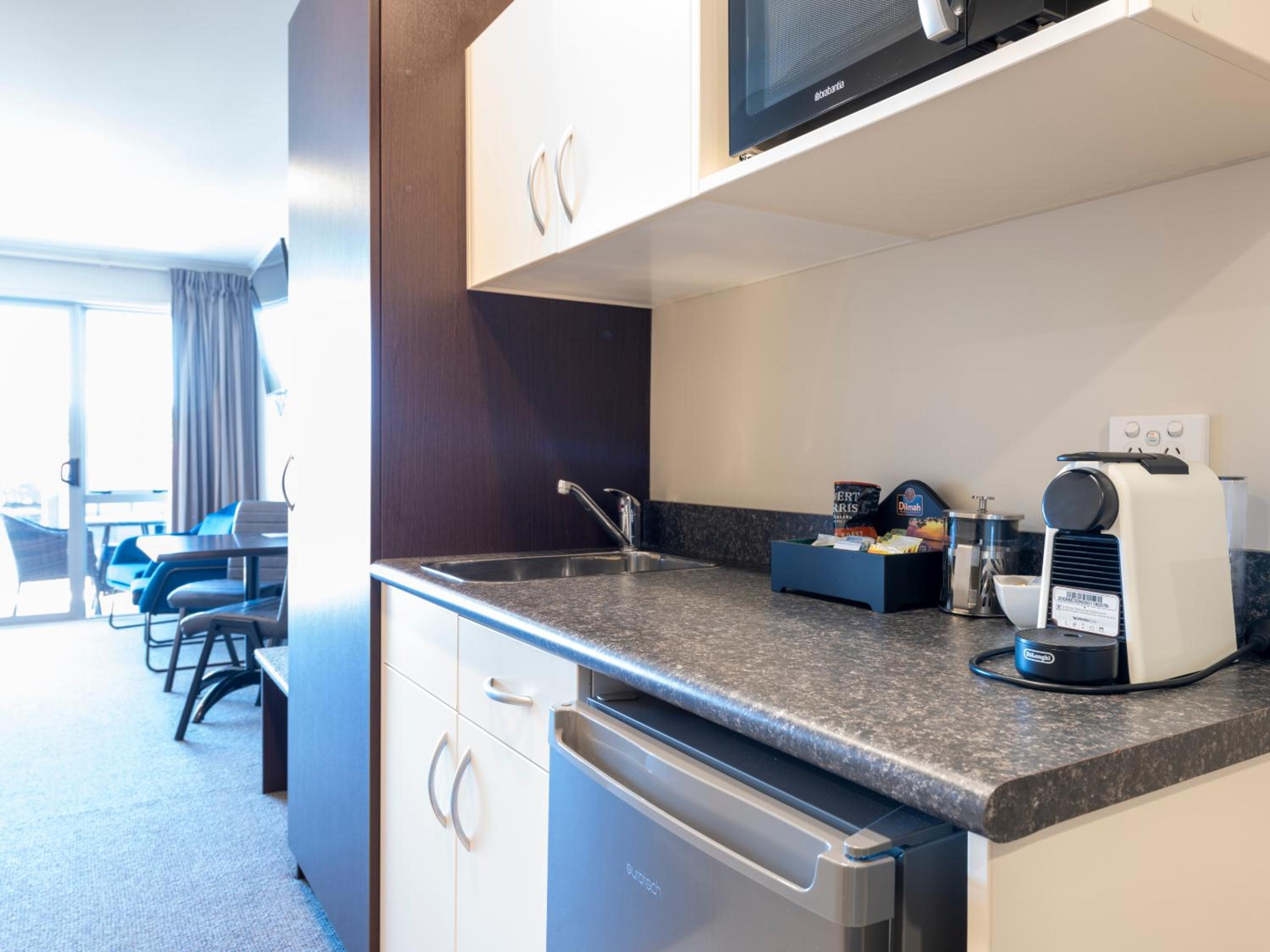 Luxury Suite with Spa Bath - Photo 8