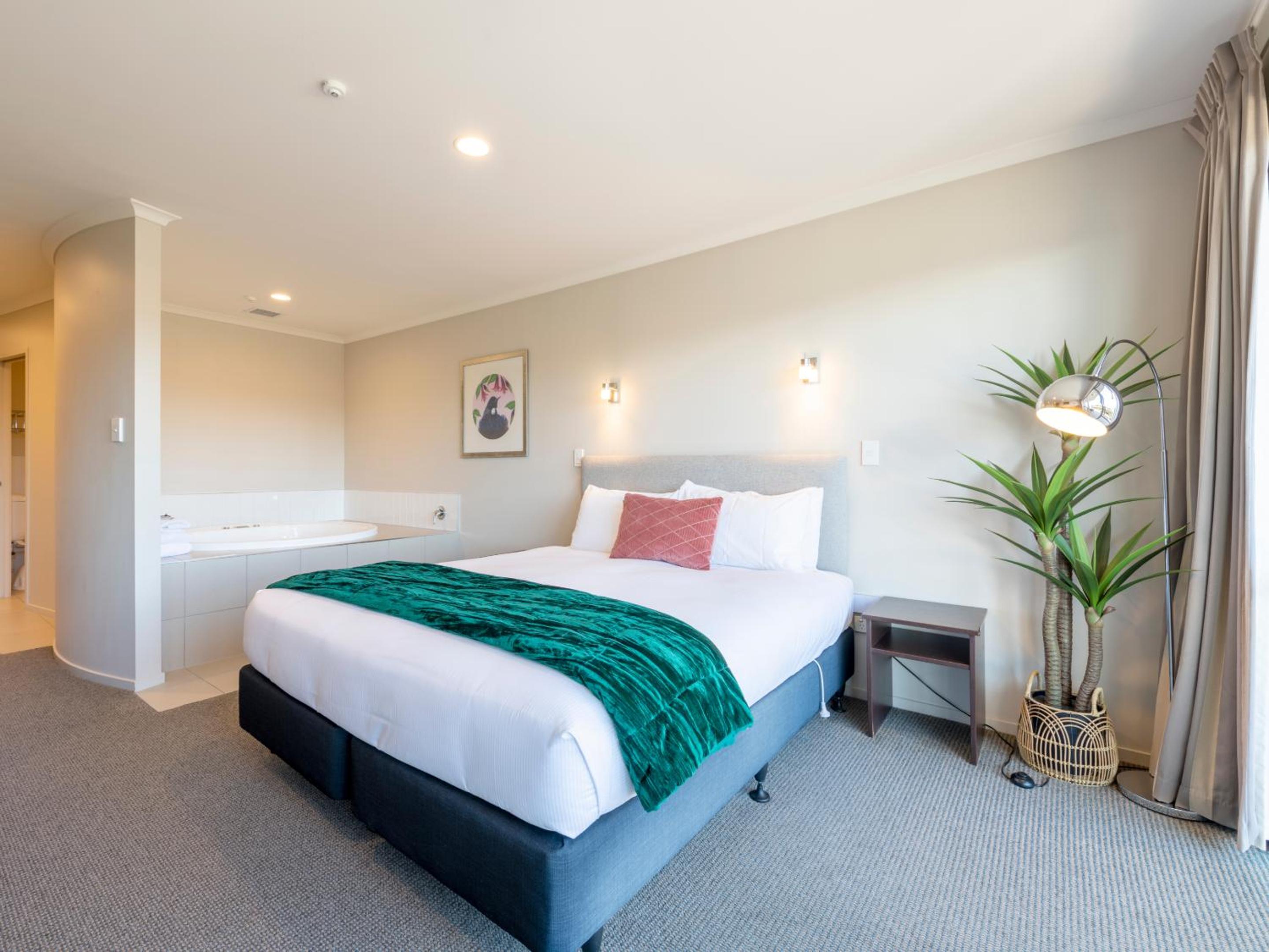 Luxury Suite with Spa Bath - Photo 1