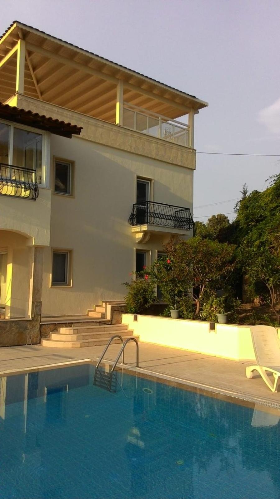 Three-Bedroom Villa - Photo 23