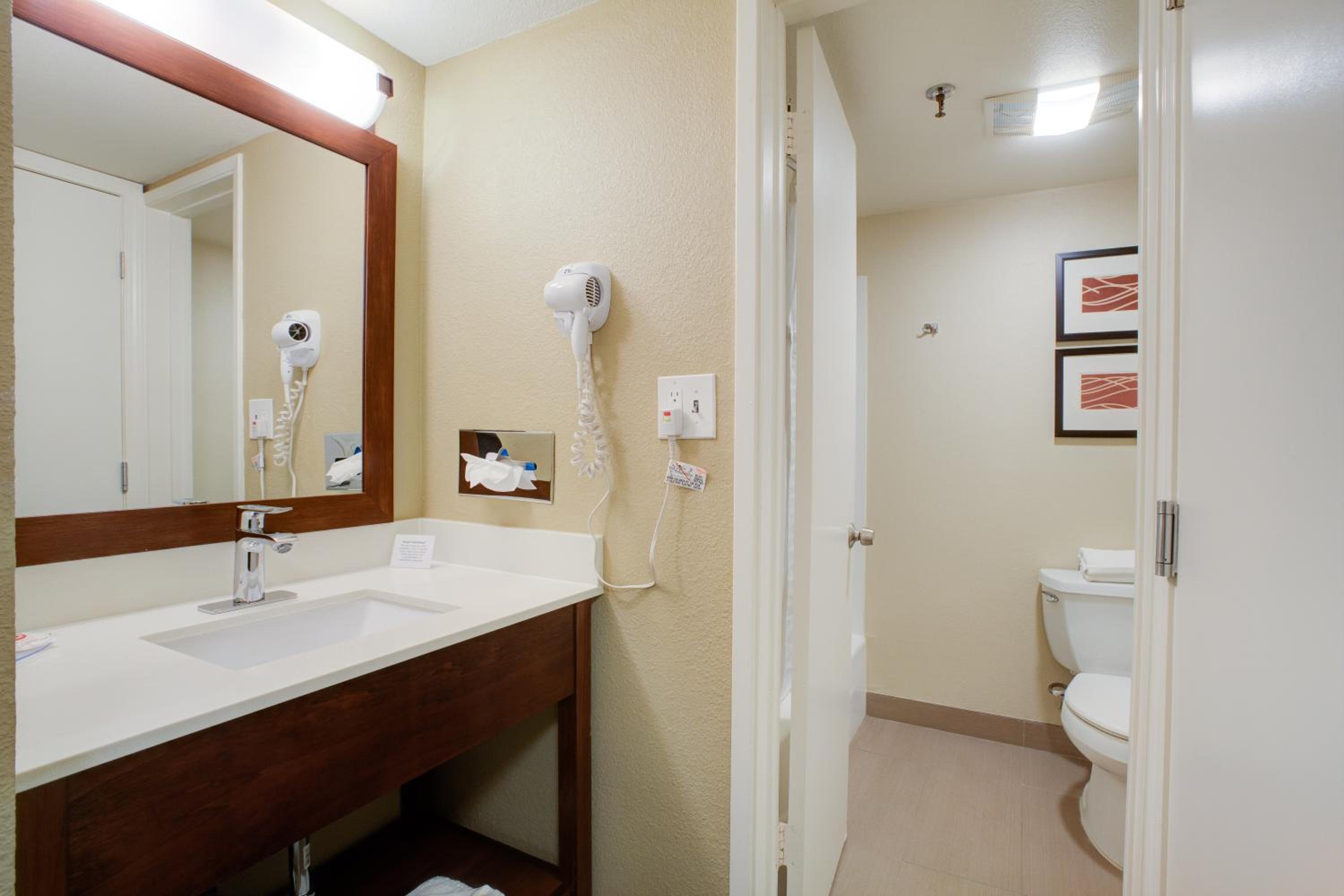 Deluxe Room, 1 King Bed with Whirlpool, Non Smoking - Photo 4