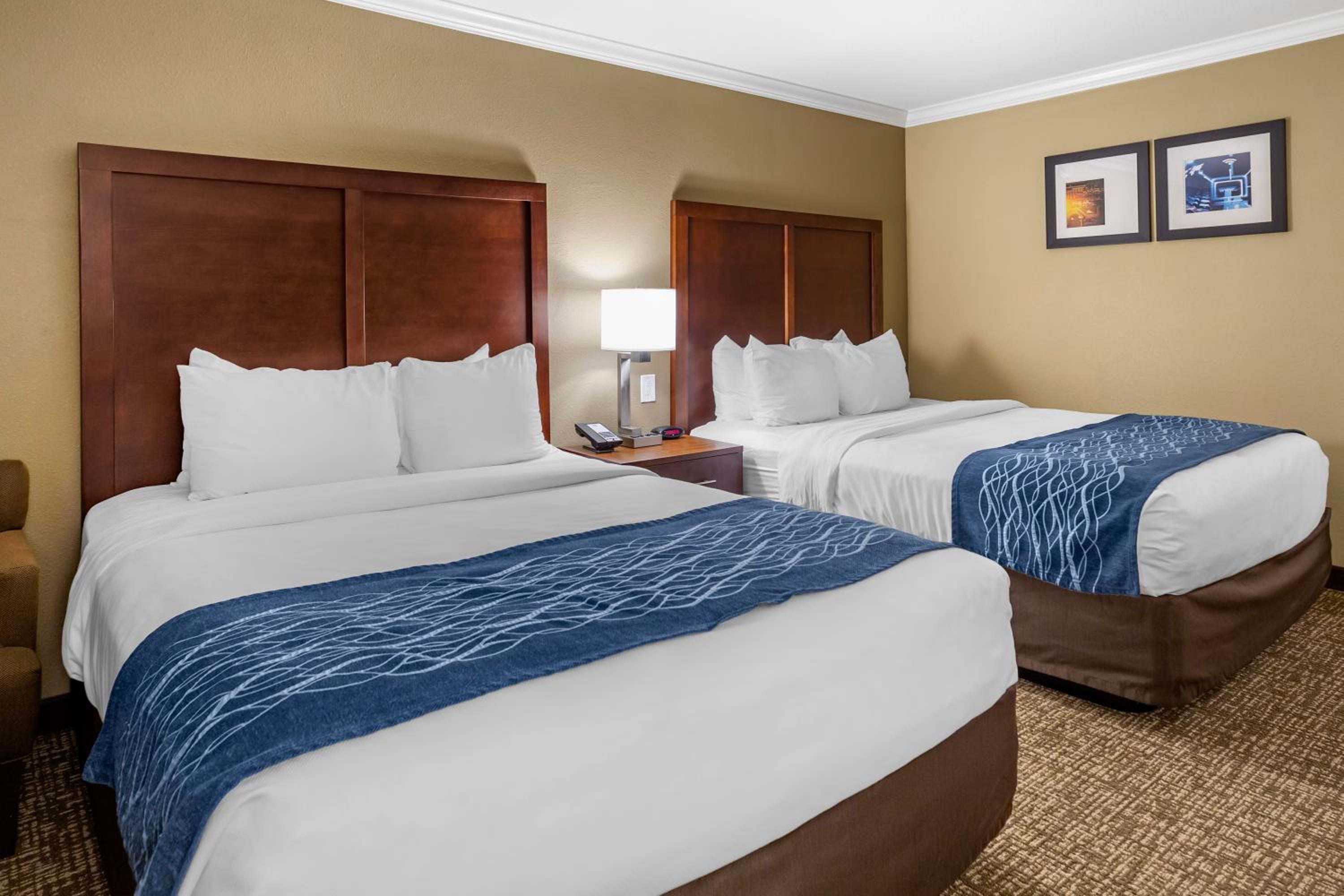 Deluxe Room, Two Queen Beds, Non Smoking - Photo 2