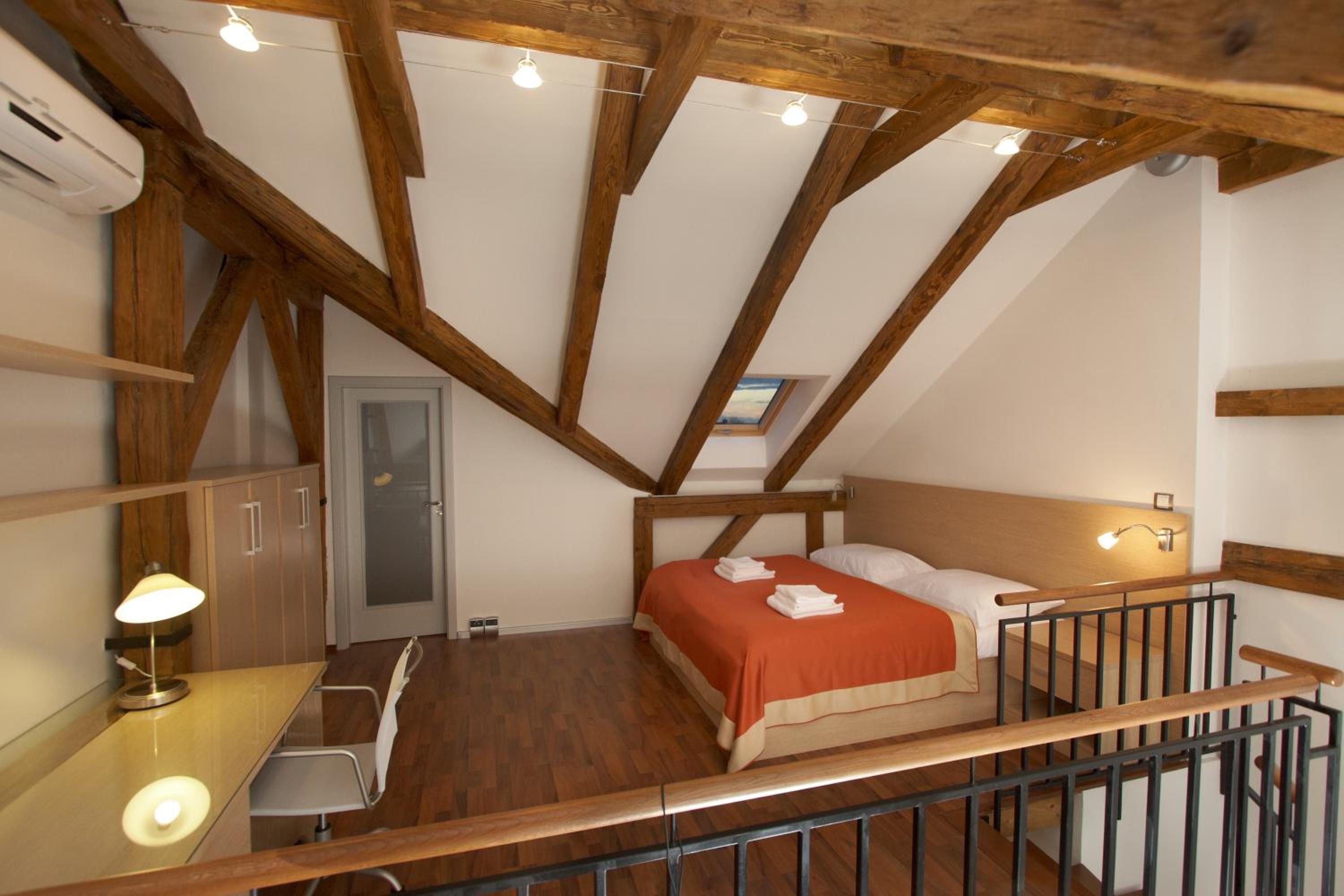 Two-Bedroom Apartment - Split Level - Photo 8