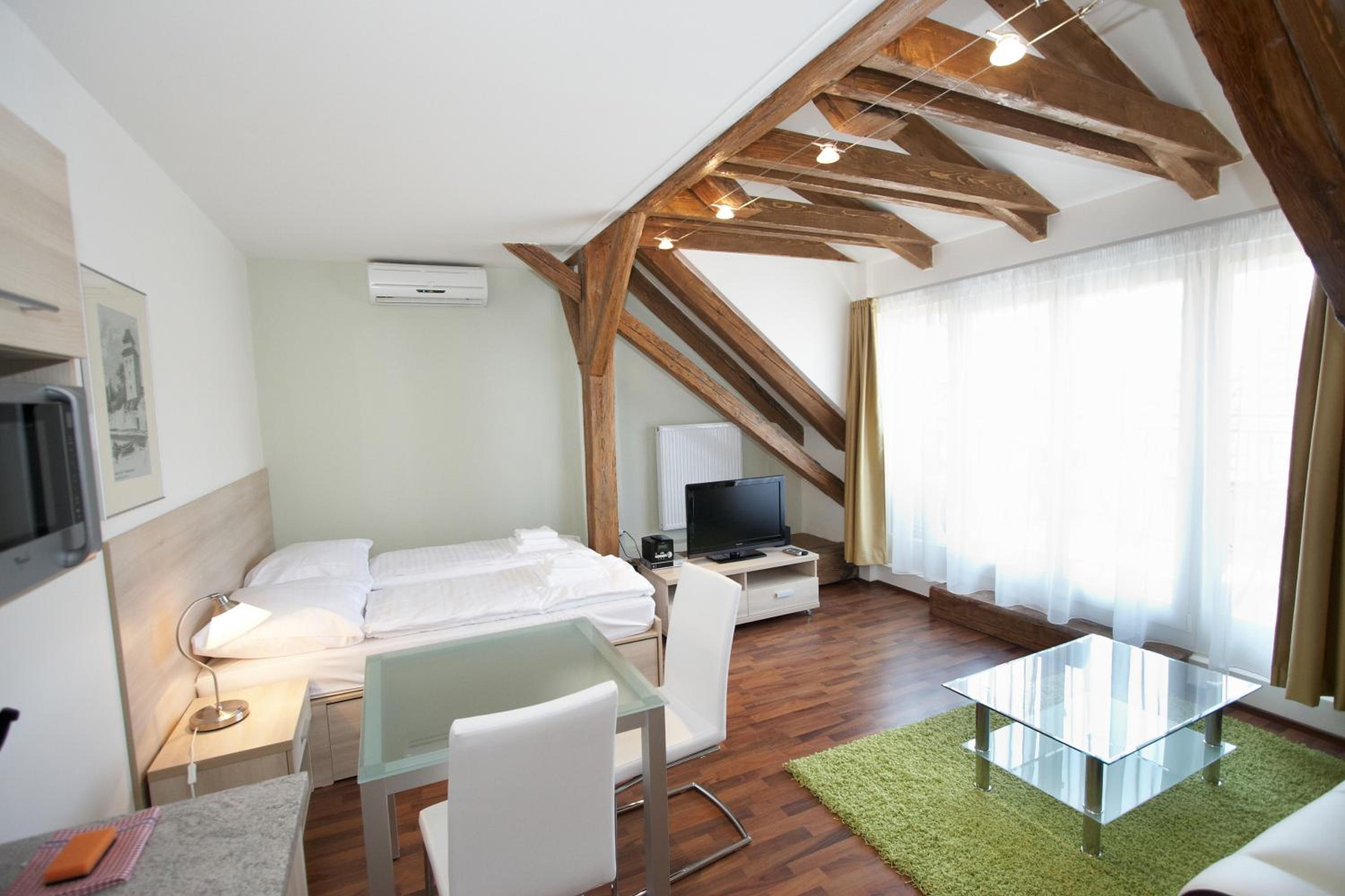 One-Bedroom Apartment - Photo 16