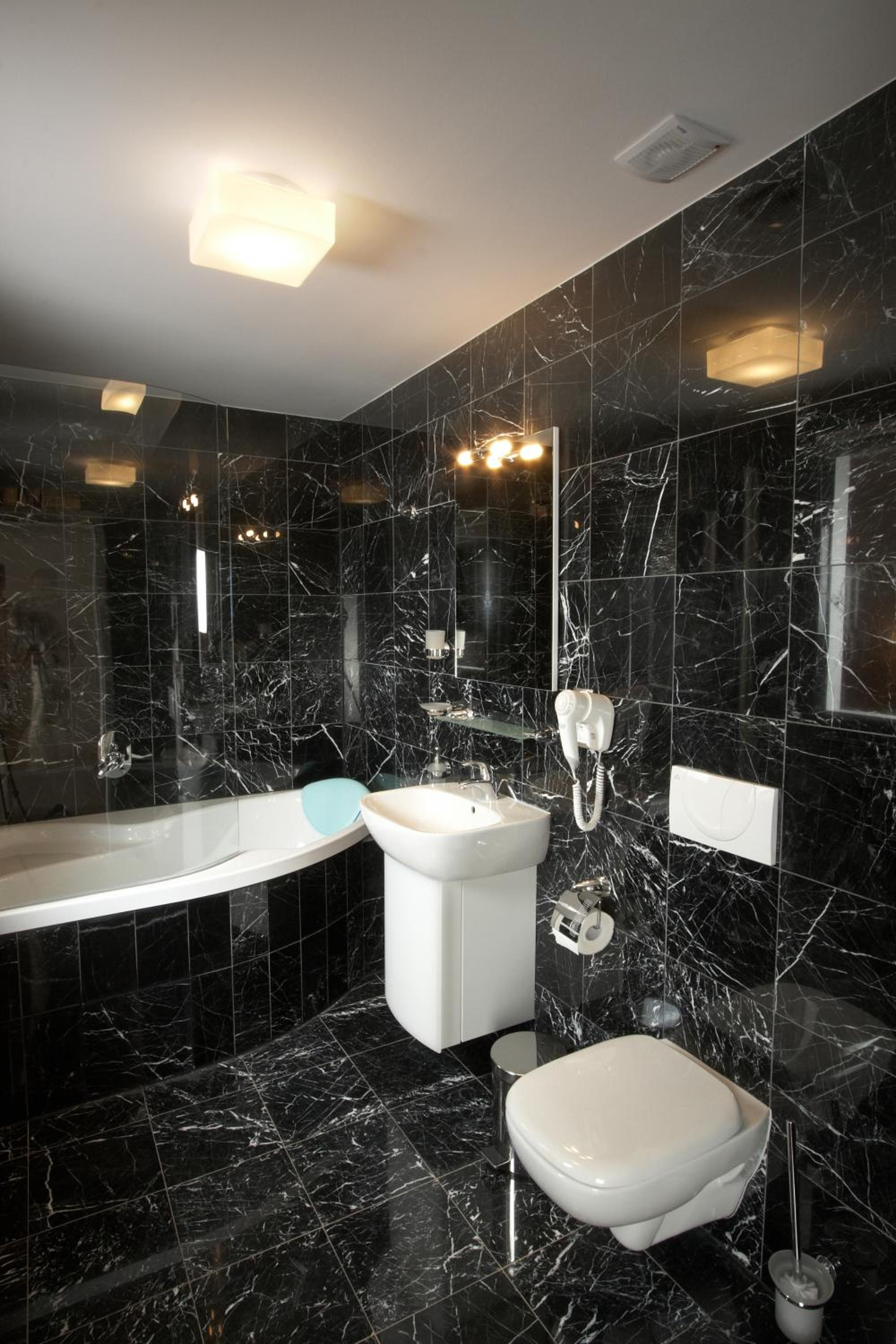 One-Bedroom Apartment - Photo 25