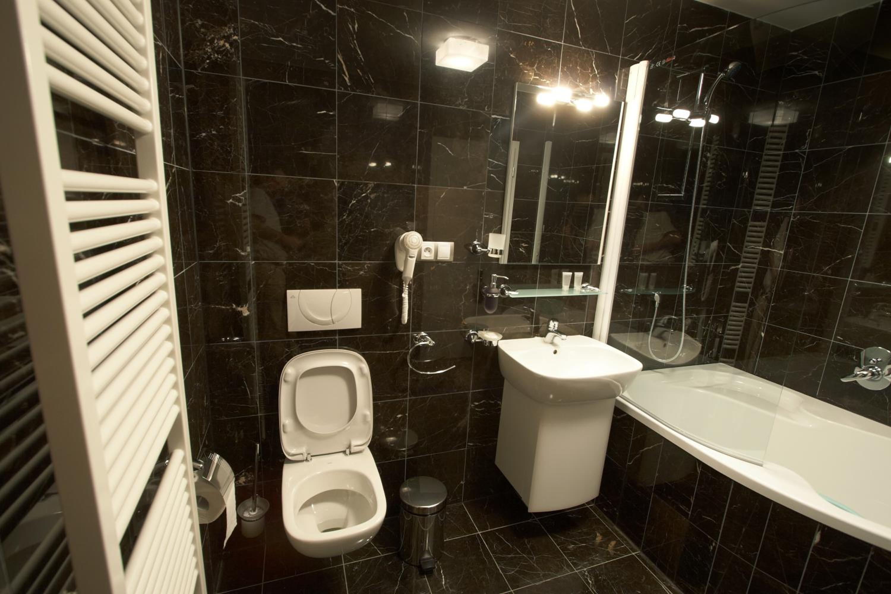 One-Bedroom Apartment - Photo 17
