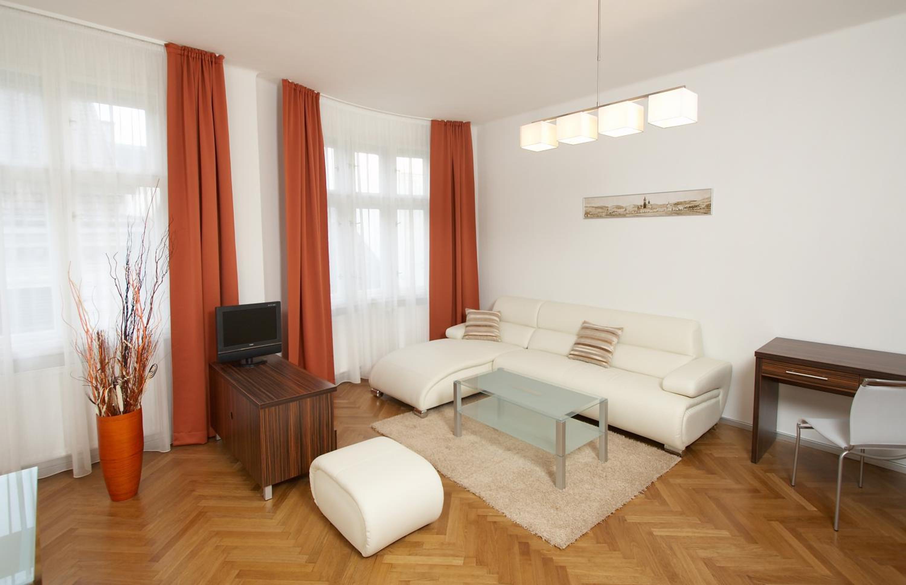 One-Bedroom Apartment - Photo 4