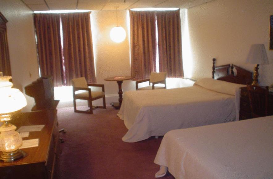 Queen Room With Two Queen Beds photo 1