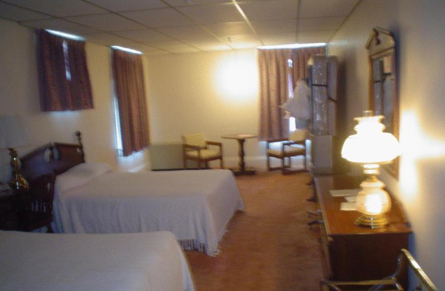 Queen Room With Two Queen Beds photo 2