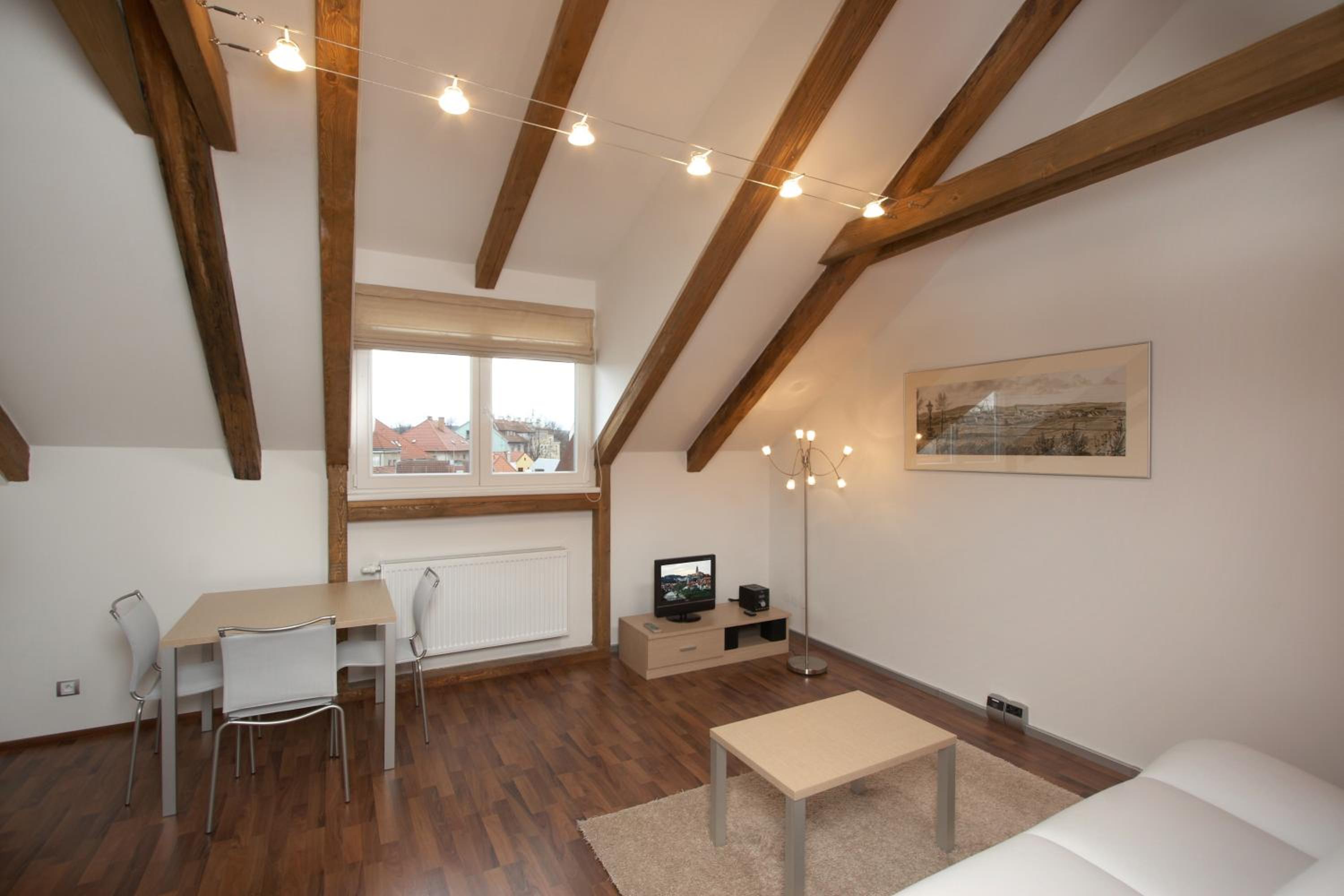 One-Bedroom Apartment - Split Level - Photo 4