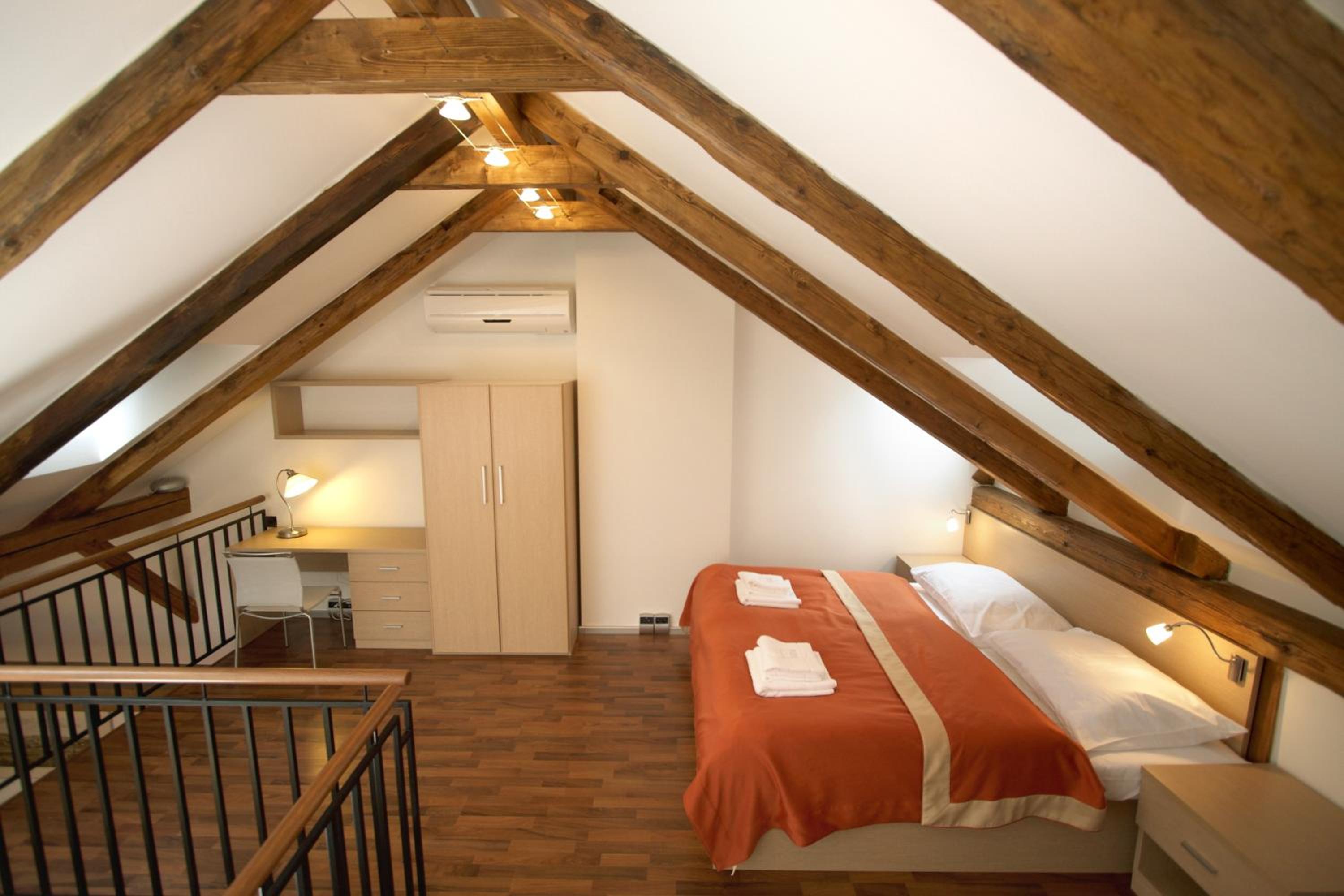 One-Bedroom Apartment - Split Level - Photo 5