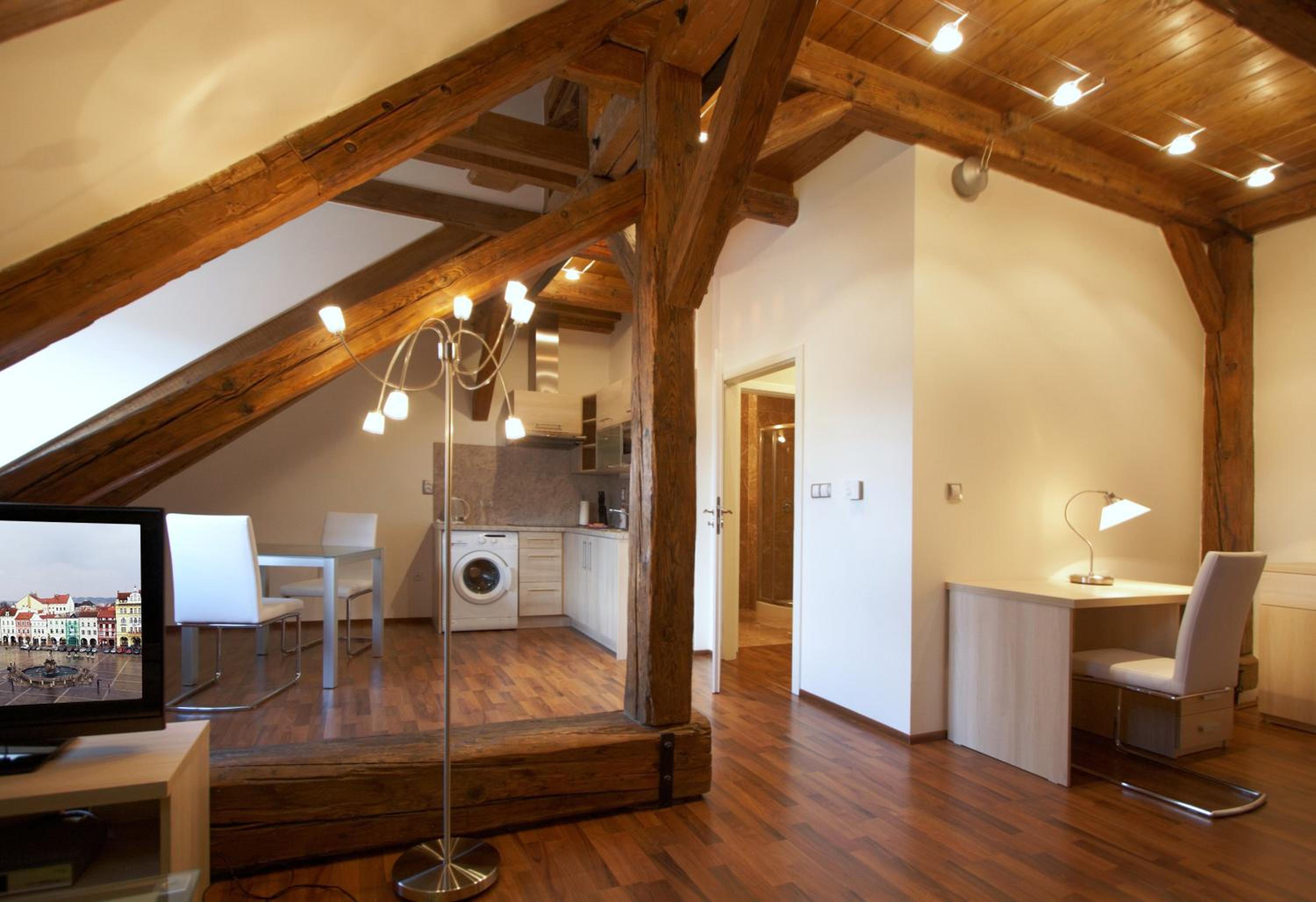 One-Bedroom Apartment - Split Level - Photo 1
