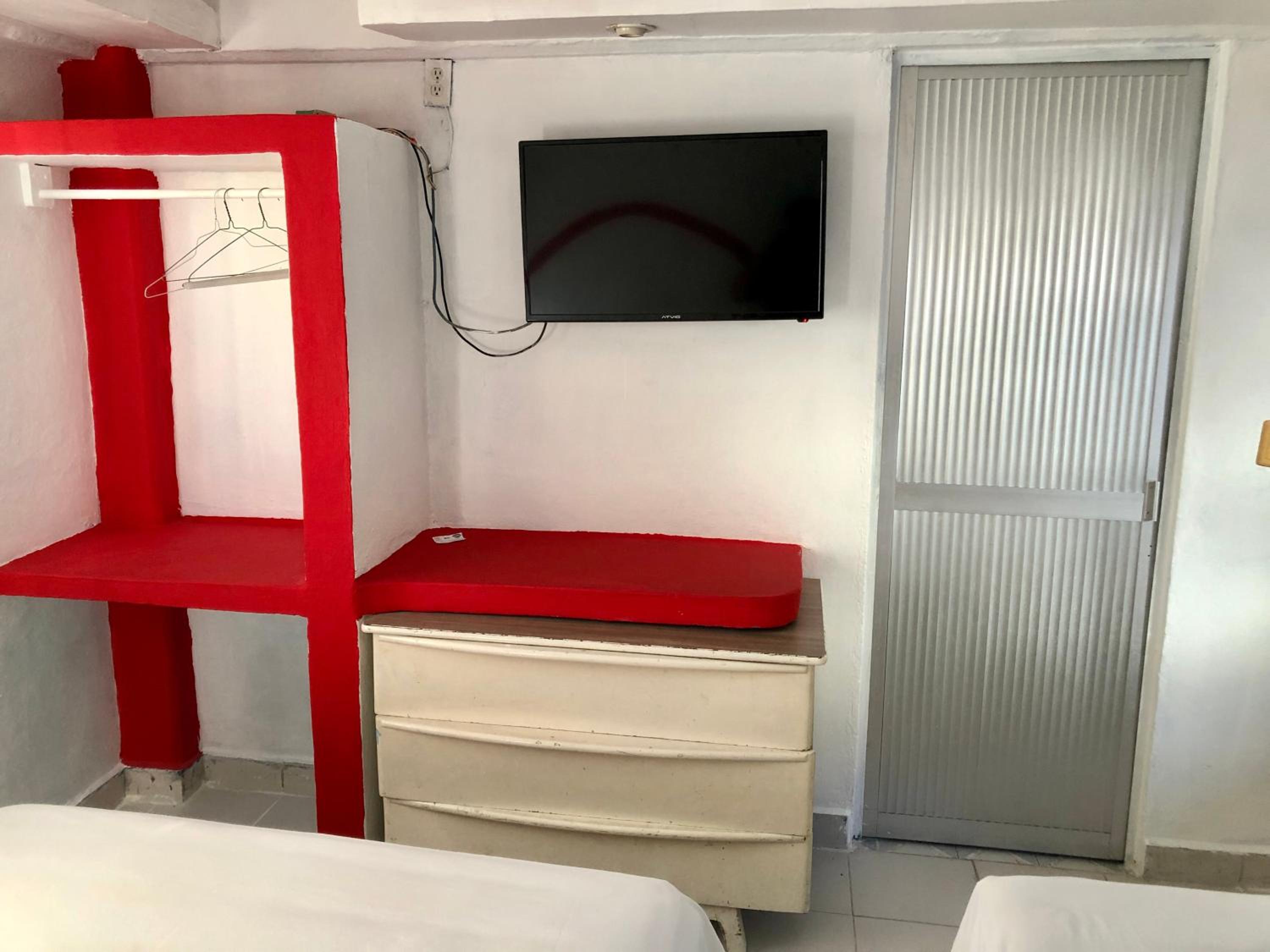 Twin Room - Photo 6