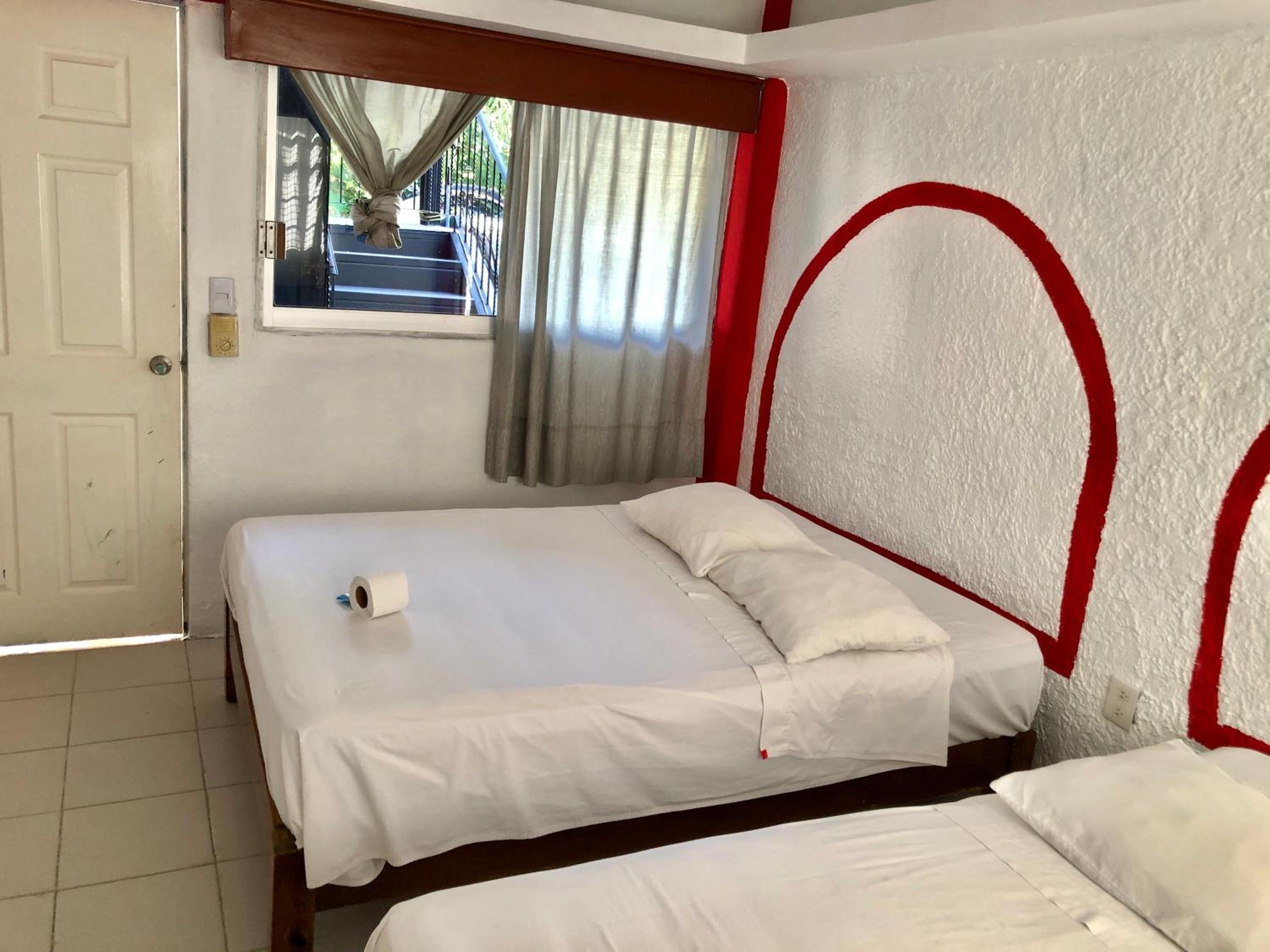 Twin Room - Photo 2