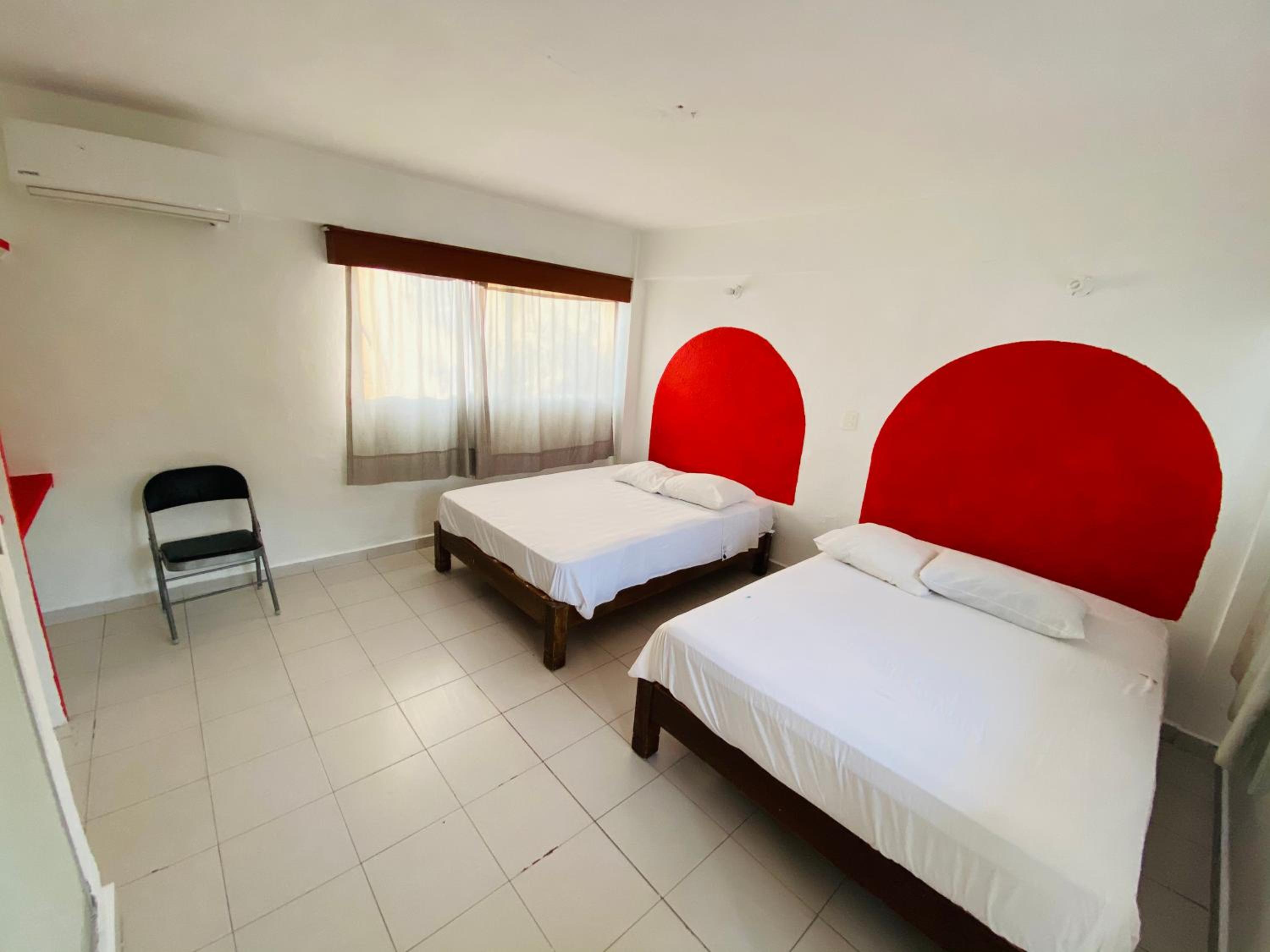 Twin Room - Photo 5