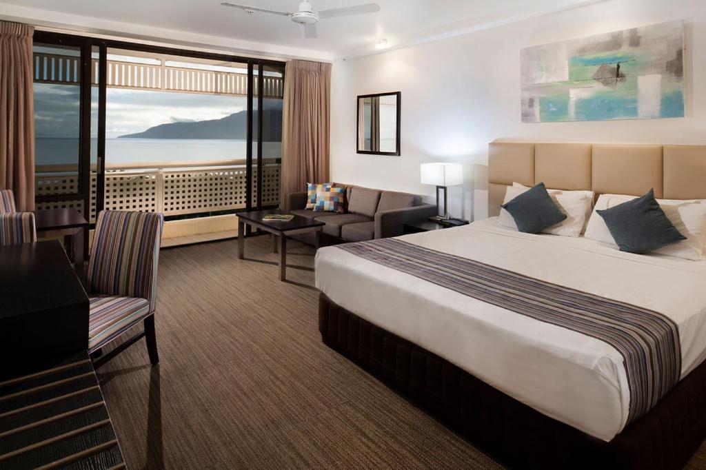 Queen Room with Sea View - Photo 6