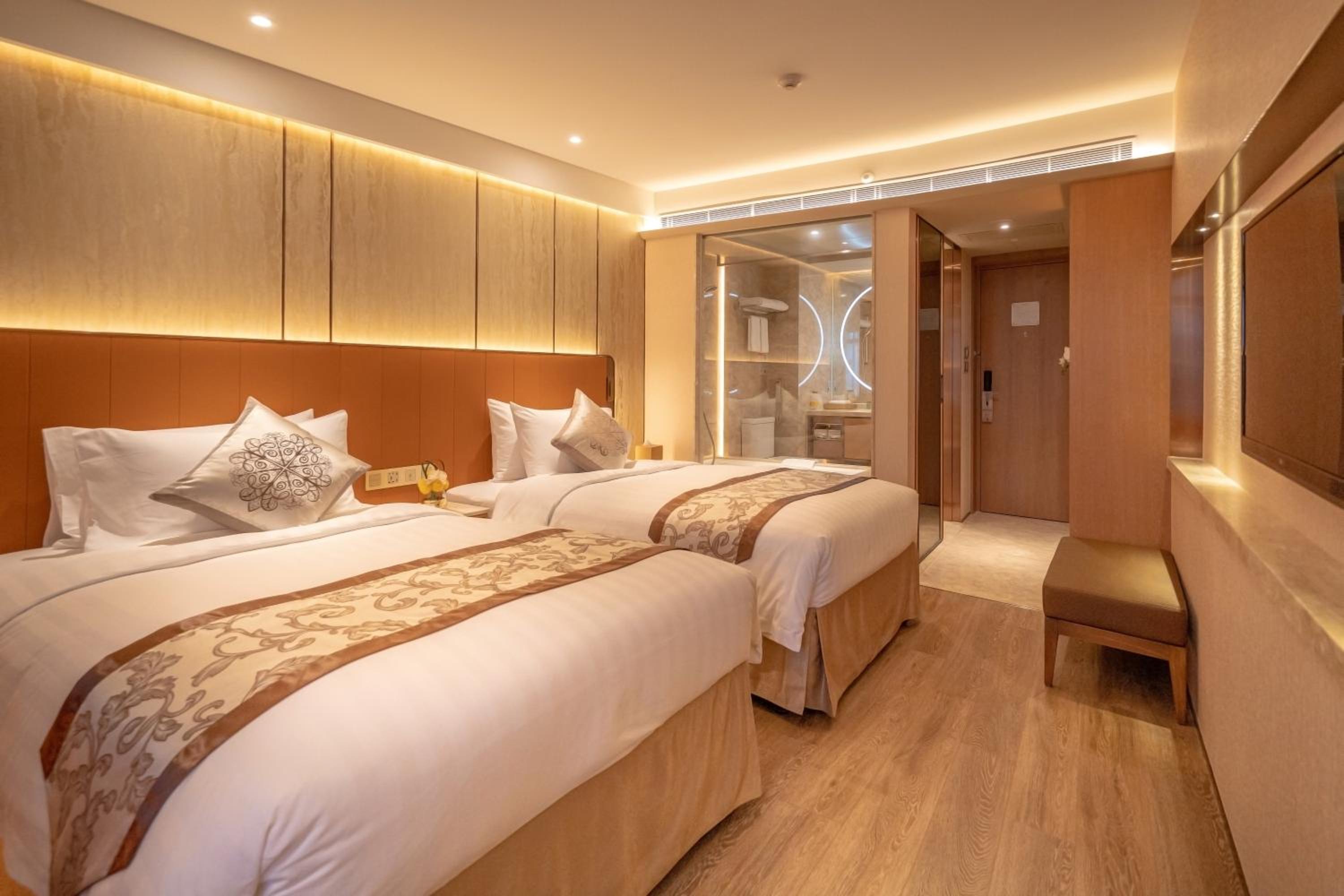 Twin Room with Harbor View - Photo 3