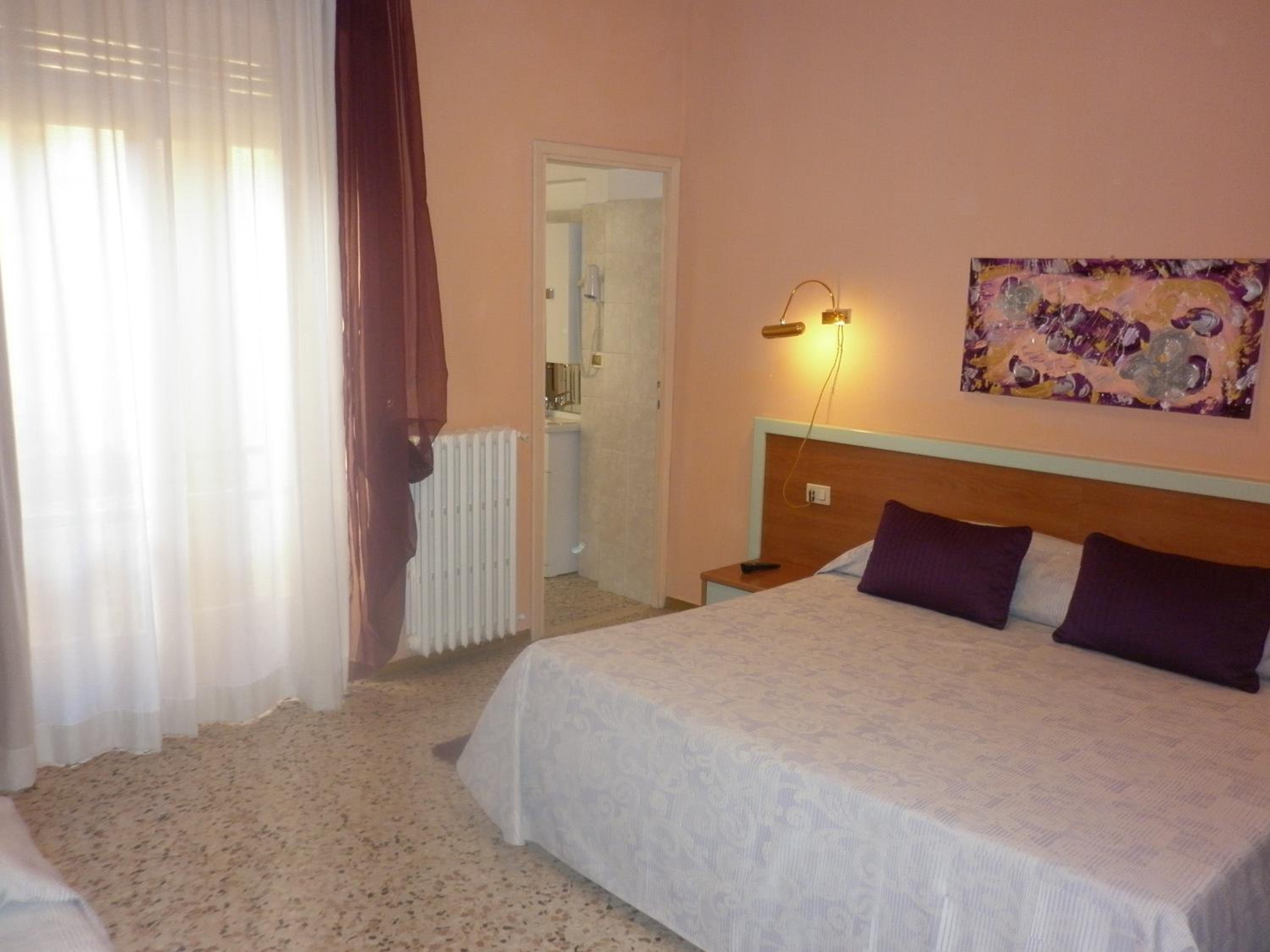Double or Twin Room - Photo 11