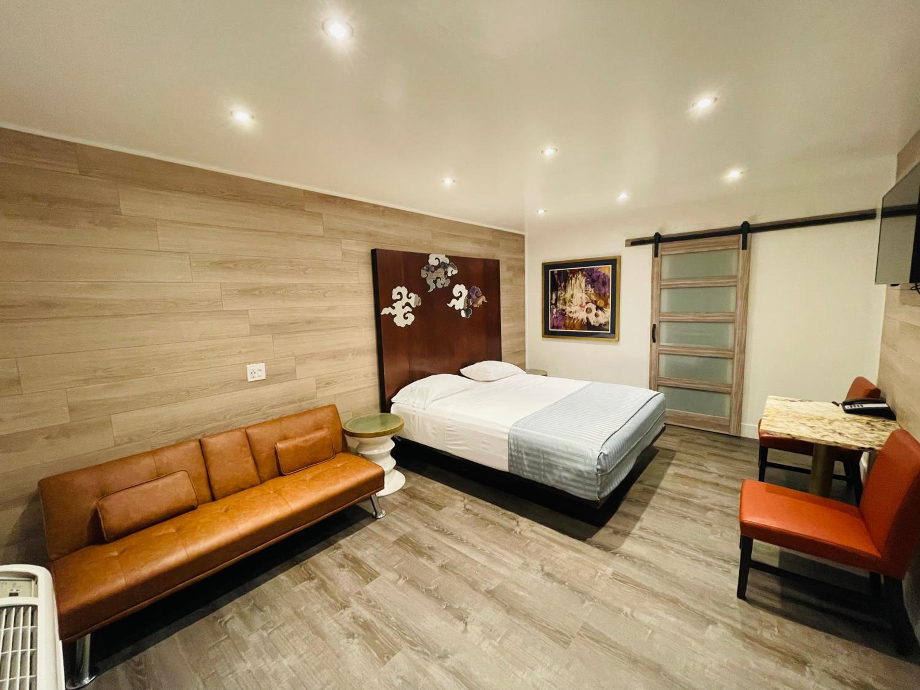 King Suite - Photo 23