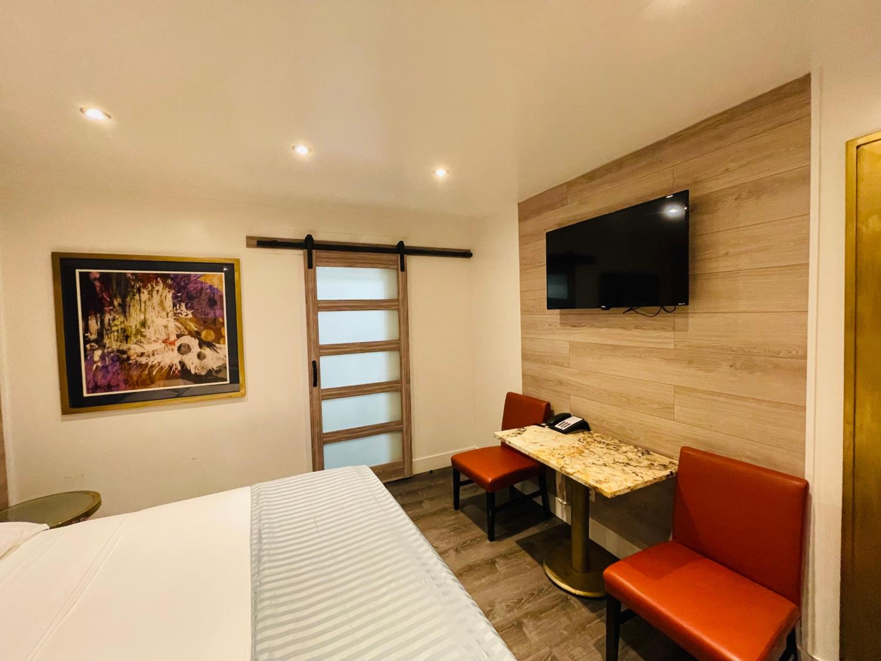 King Suite - Photo 21