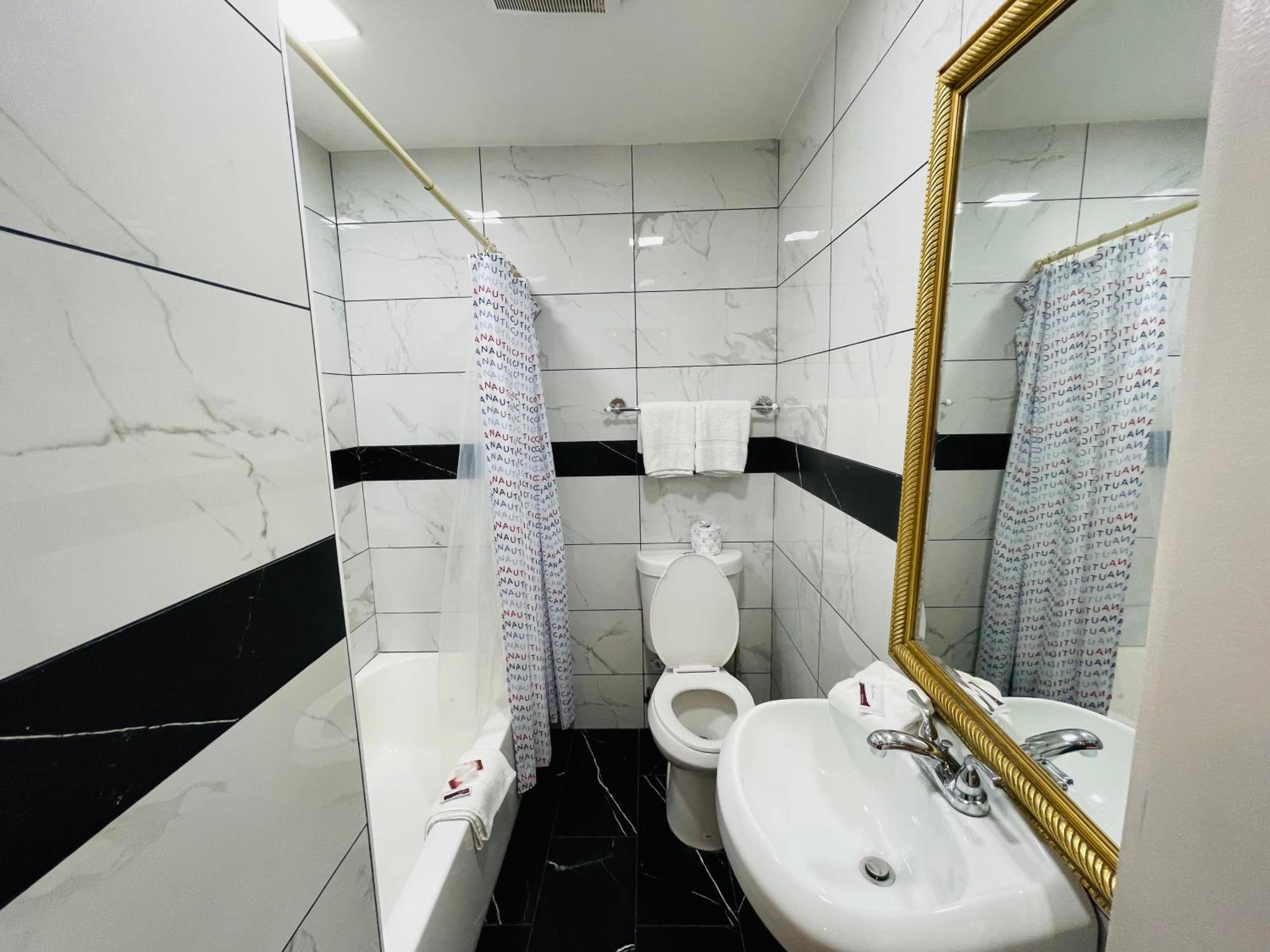 King Suite - Photo 11