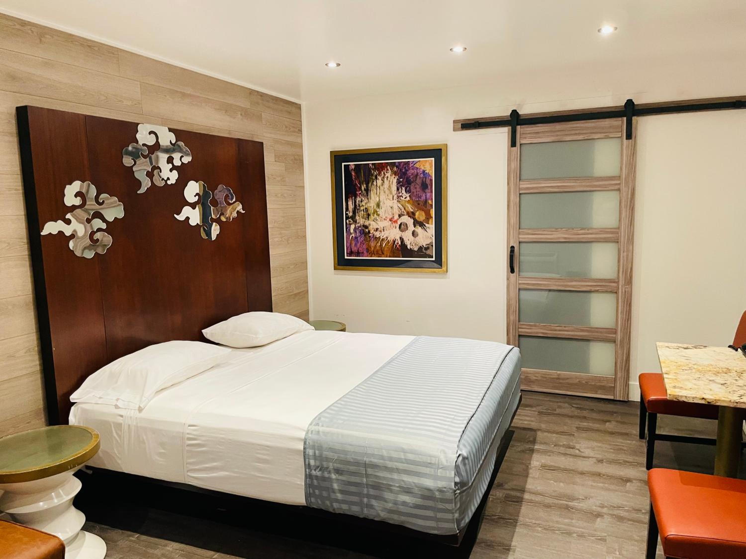 King Suite - Photo 1