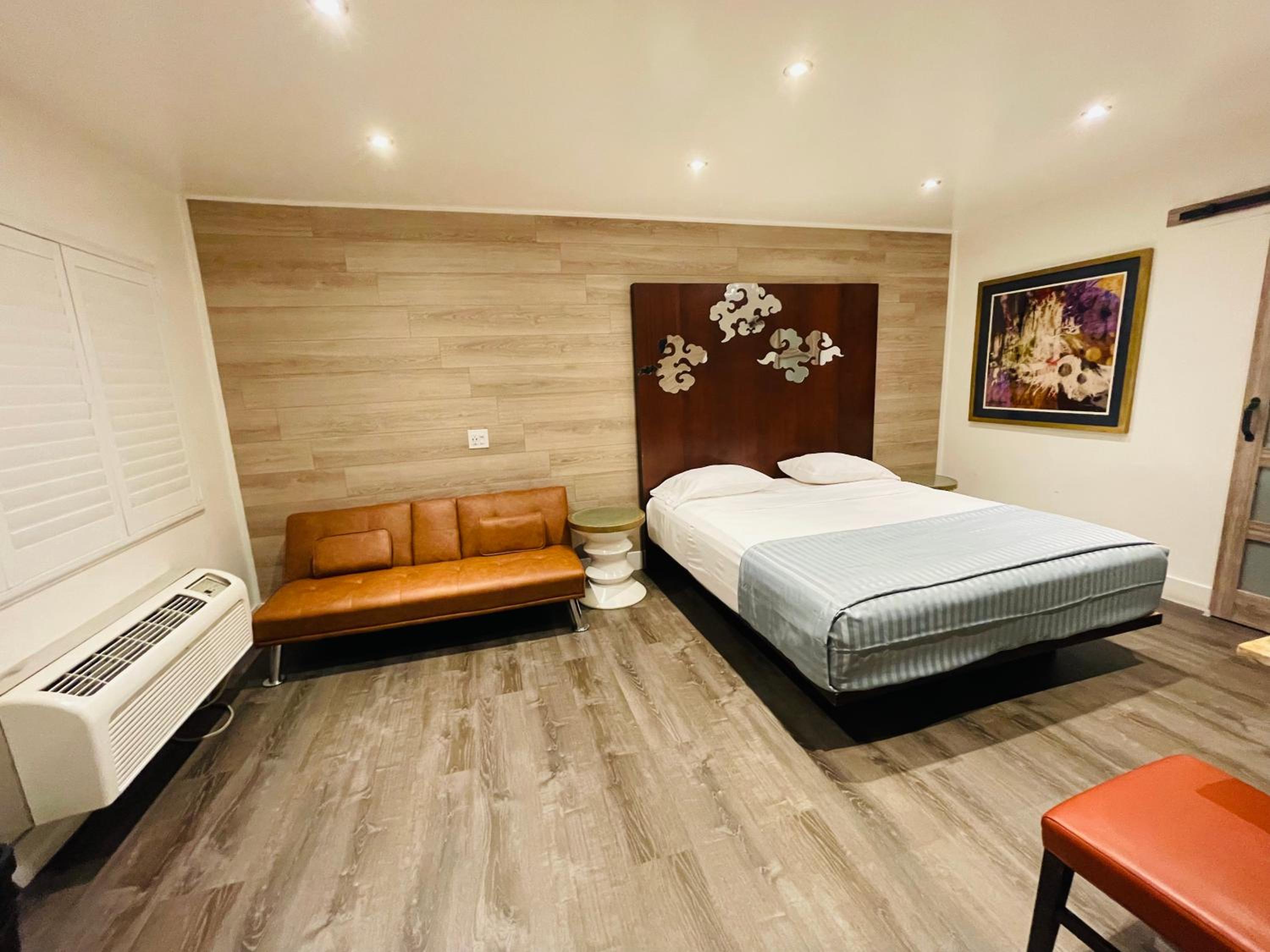 King Suite - Photo 22