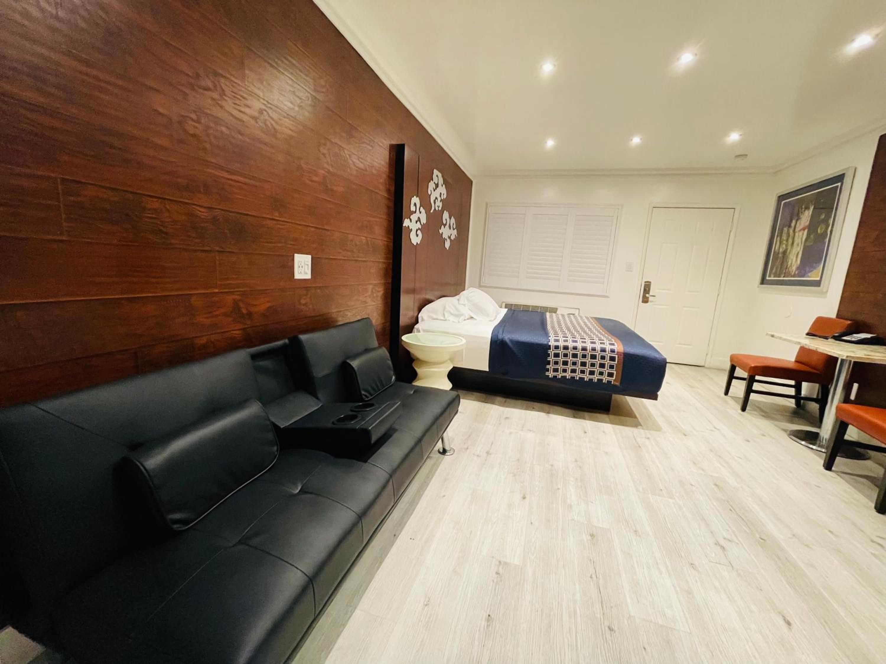 King Suite - Photo 17