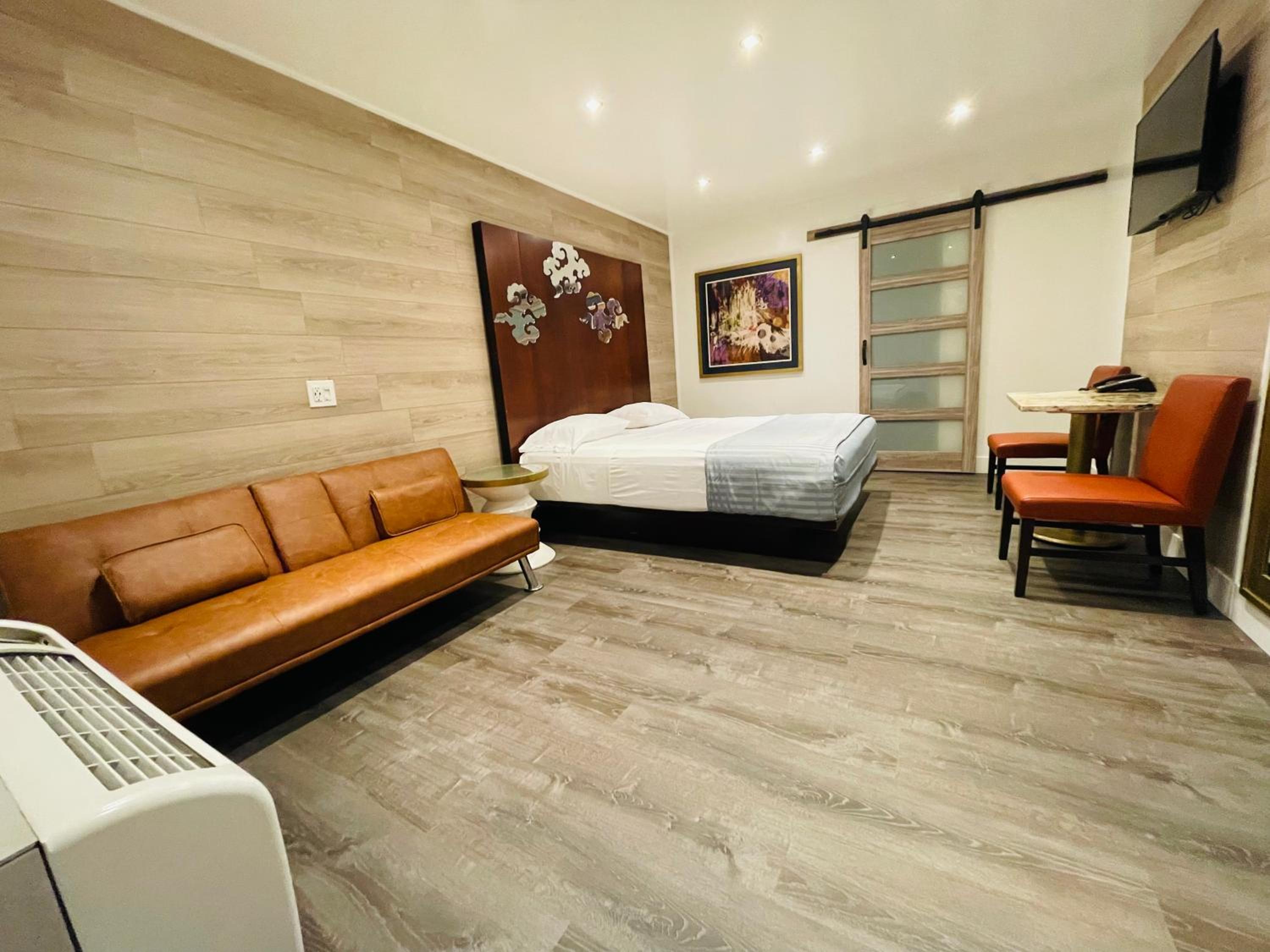 King Suite - Photo 20