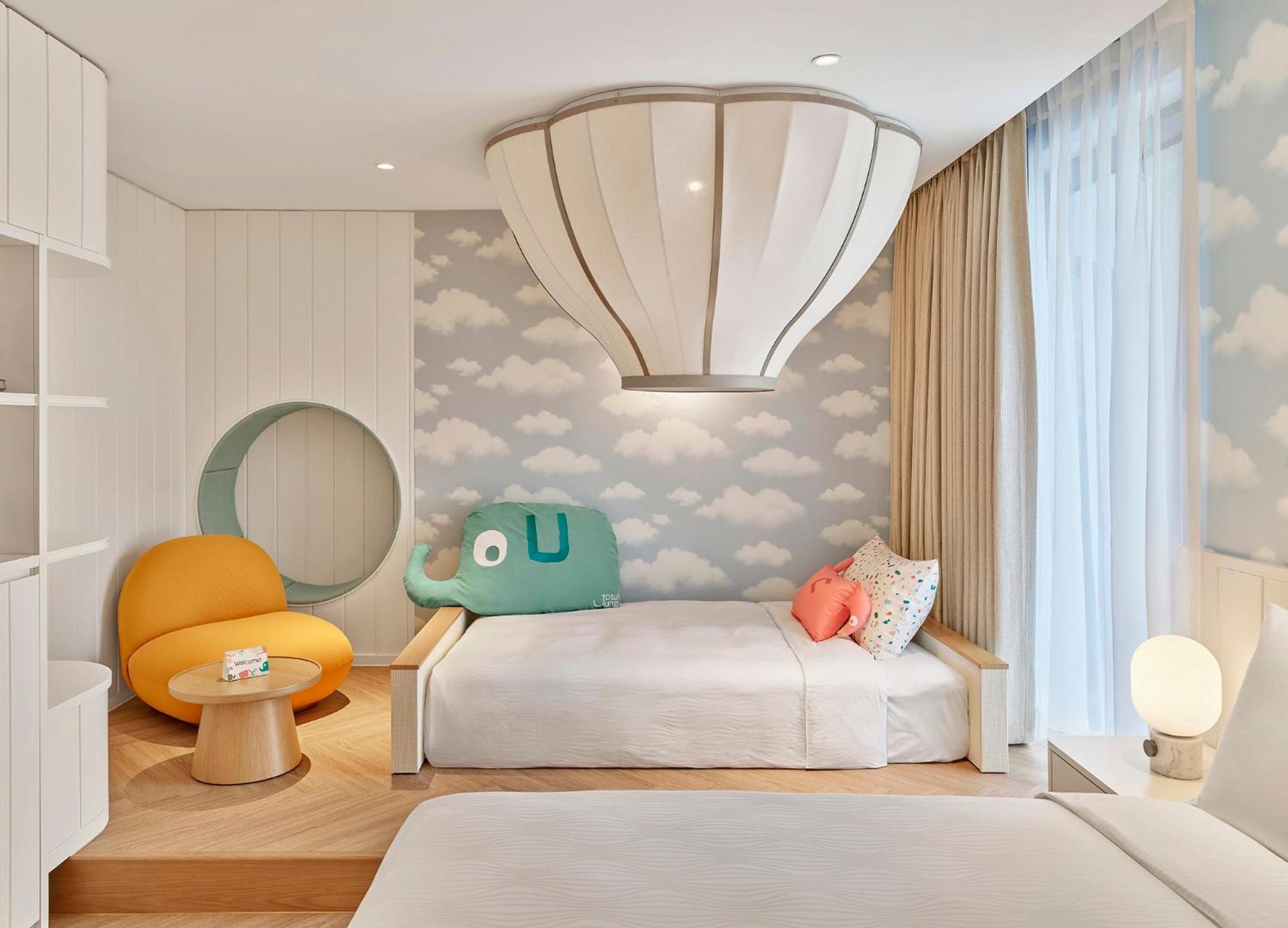 Kids Superior Twin Room with City View