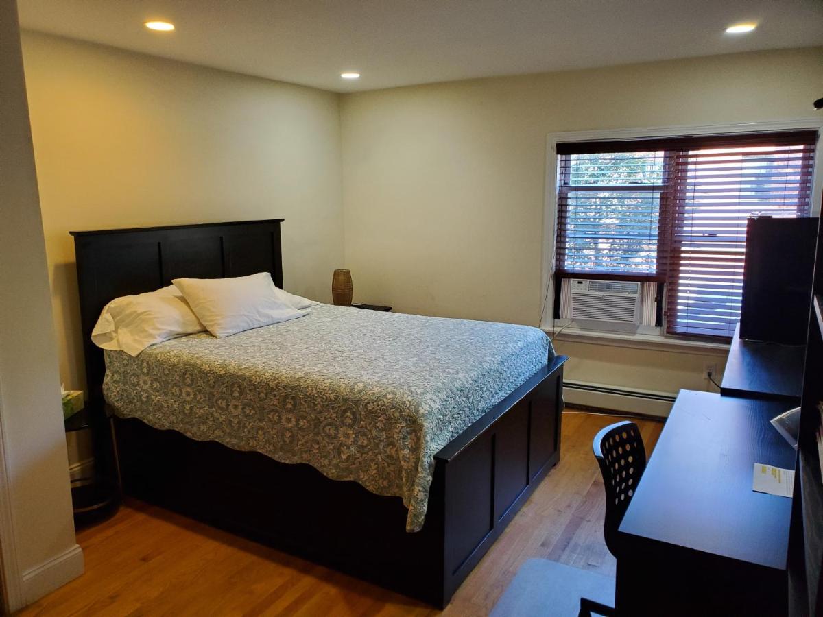 Queen plus room