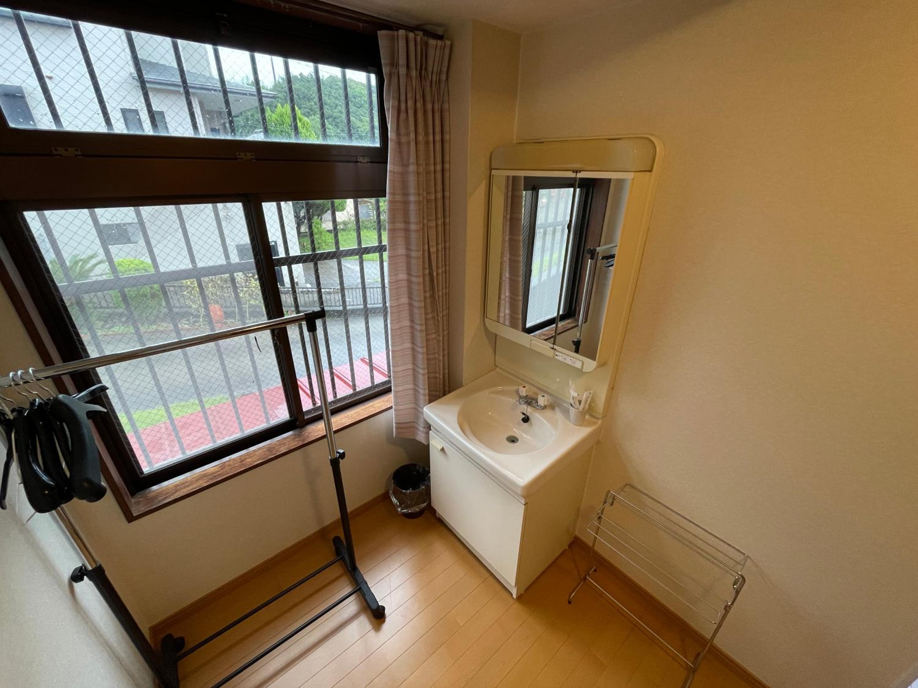 Deluxe Quadruple Room - Photo 10