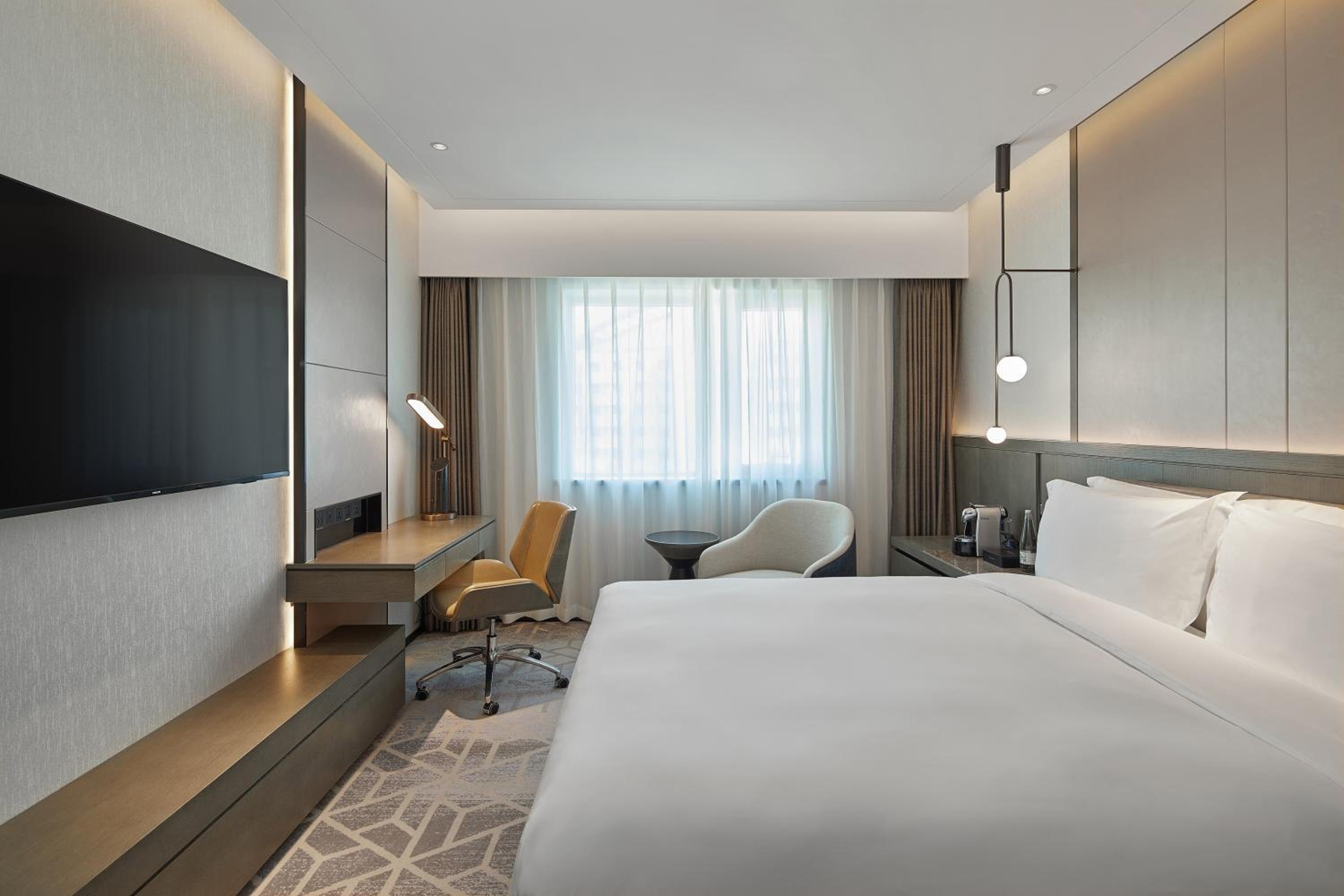 Executive Room(Only 'Four Seasons' and 'Cafe 25' offer 30% discount) photo 2