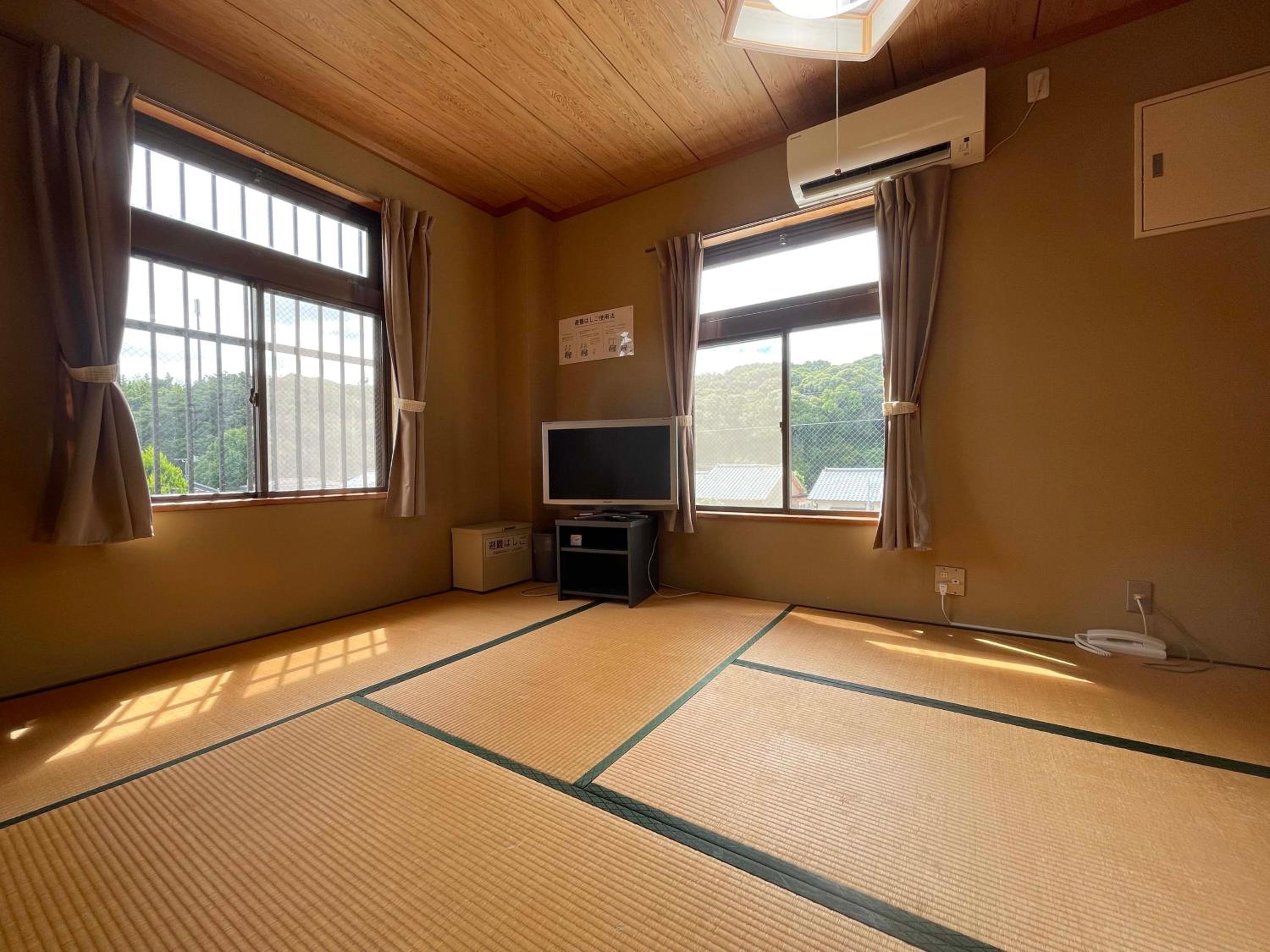 Standard Twin Room - Photo 1