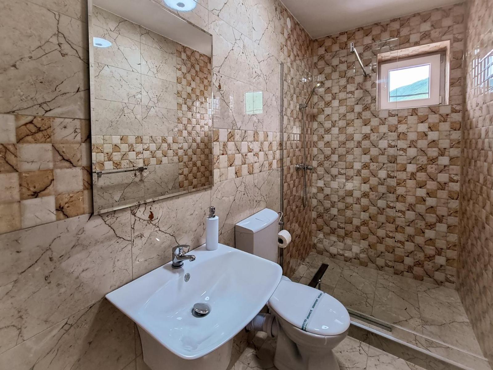 Double Room - Photo 5