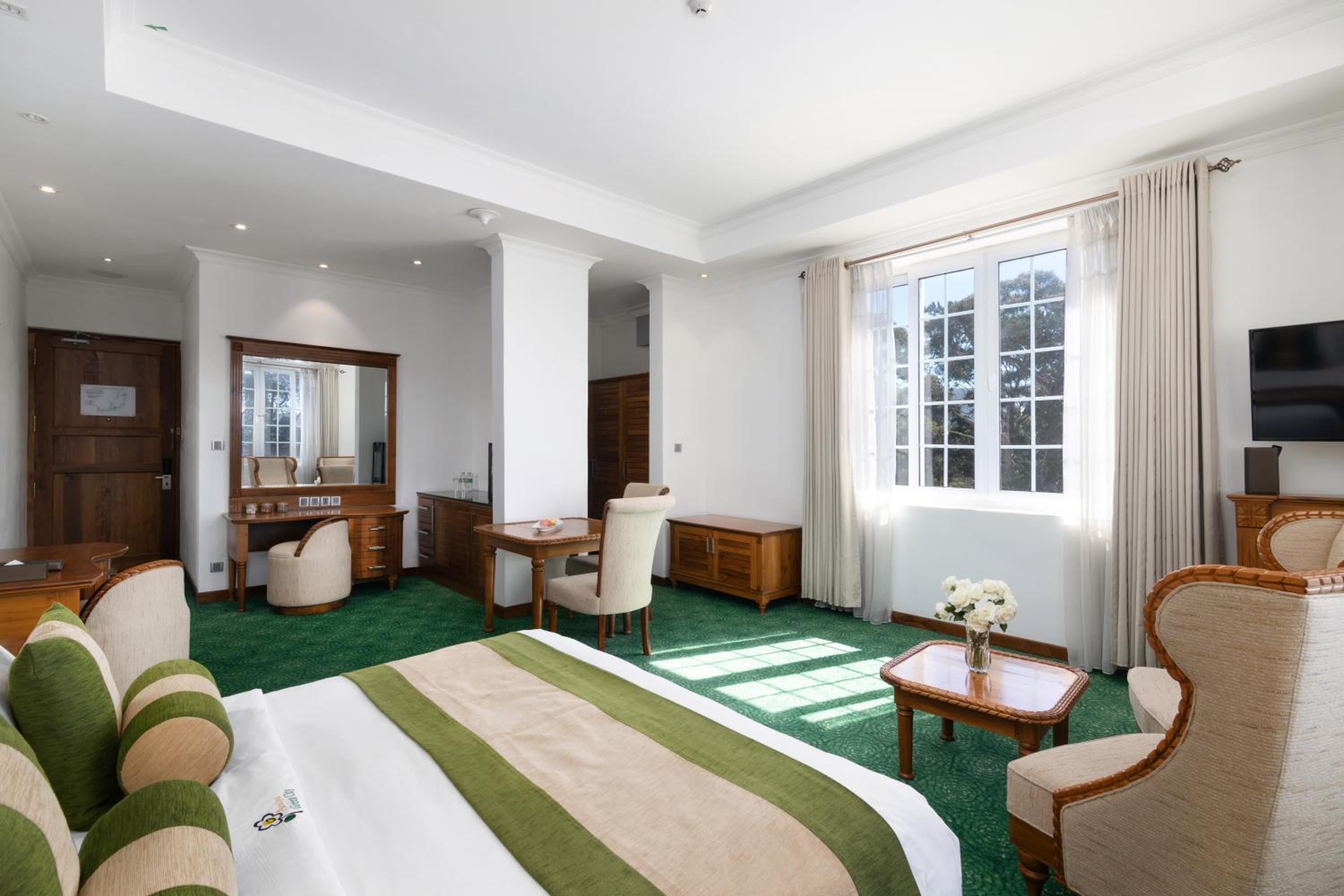 Junior Suite with Spa Bath 10% discount on wellness spa and Araliya Fashion and wood carving. photo 3